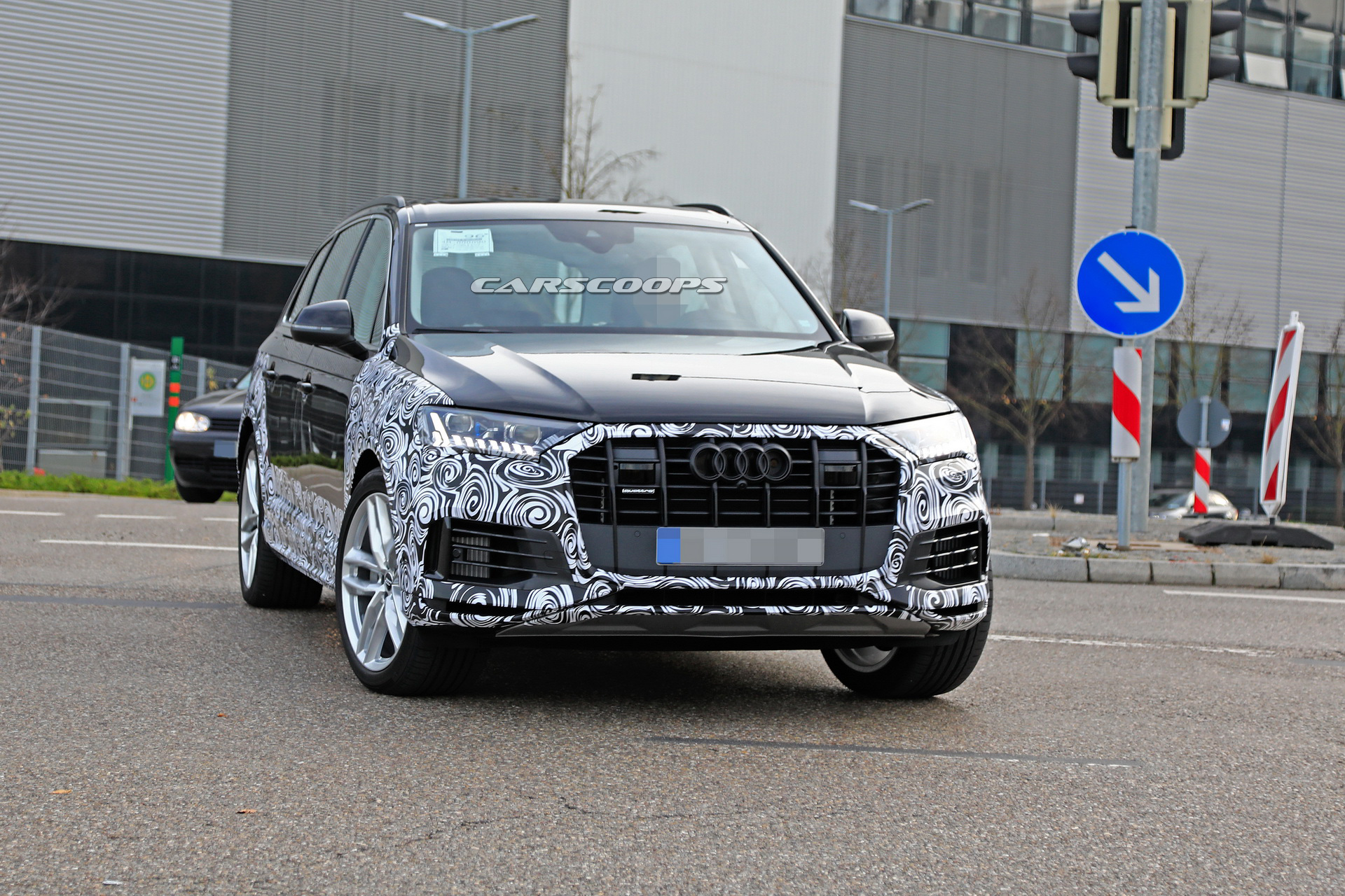 2020 audi q7 spied inside out 3 2020 Audi Q7 Facelift Getting Q8-Style Triple Screen Dashboard