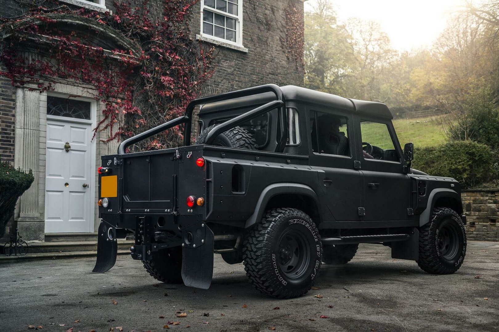 land rover defender kahn design chelsea truck company 4 $90k Bespoke Land Rover Defender Pickup Is Ready For The Armageddon
