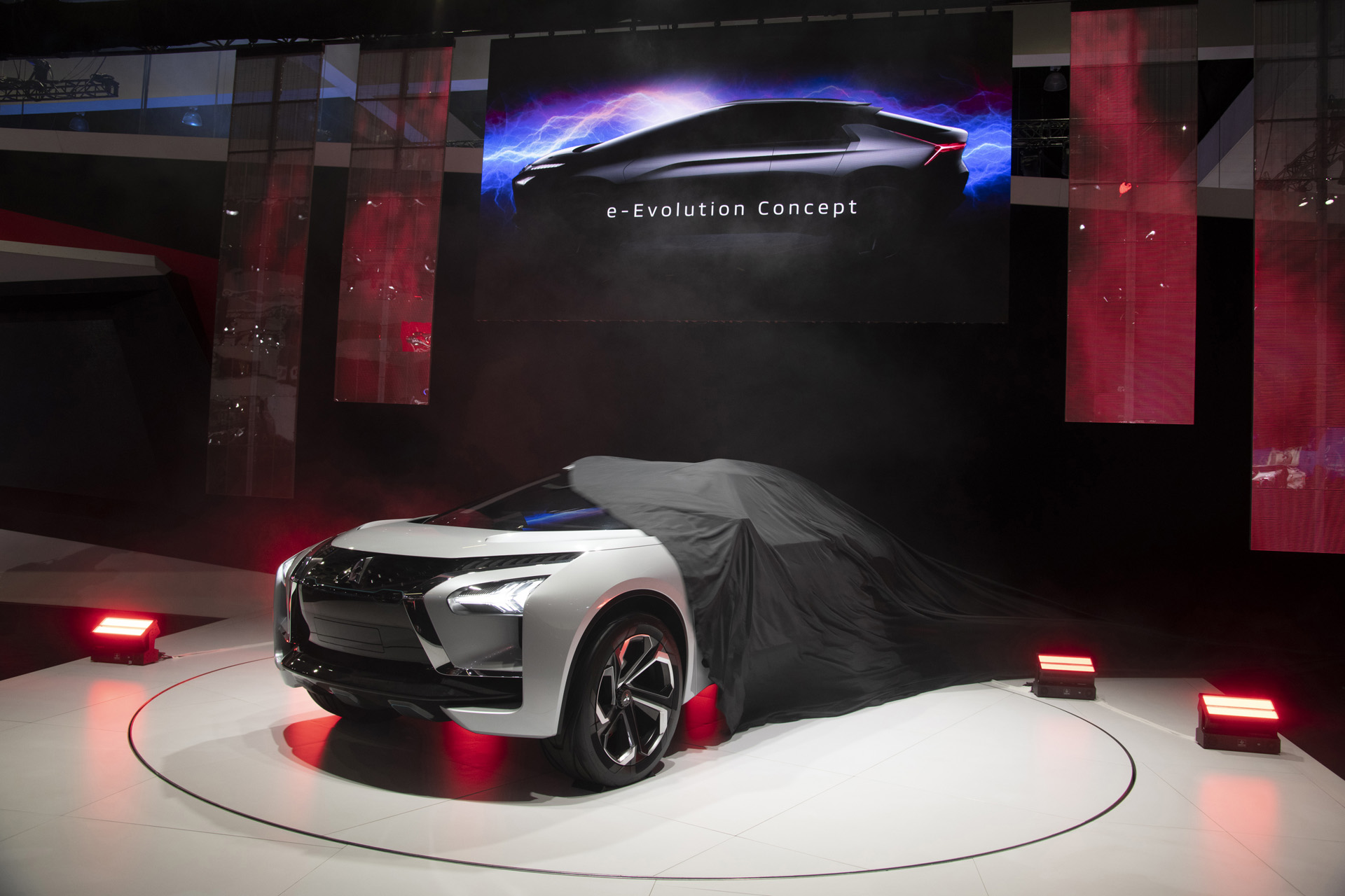 Mitsubishi Motors signals its bold future with E-Evolution Mitsubishi E-Evolution Concept Rallies To The Cause On America’s Left Coast