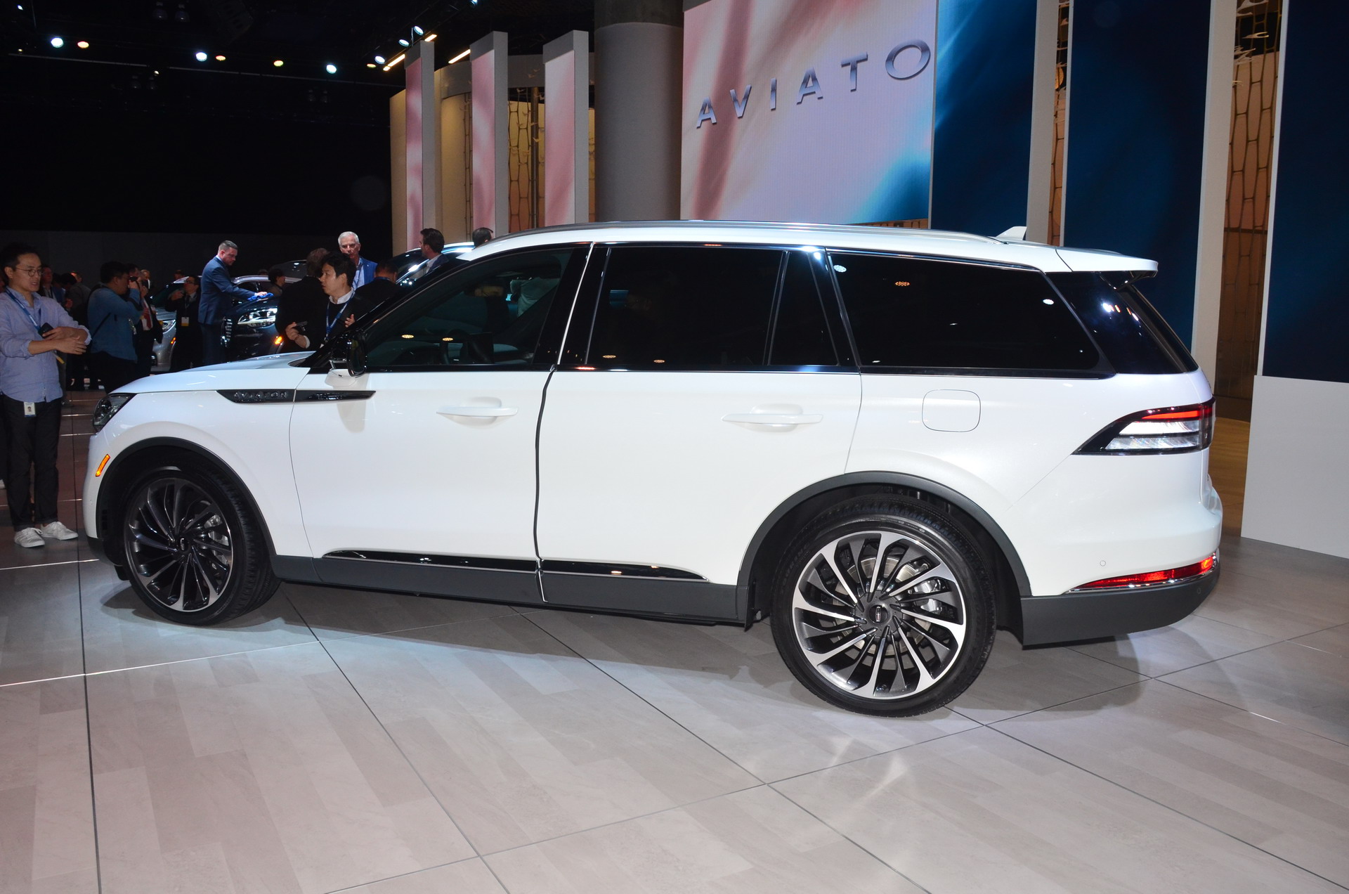 Lincoln Aviator 7 Ford Is Speeding Up Plan To Build Lincolns In China To Avoid Tariffs