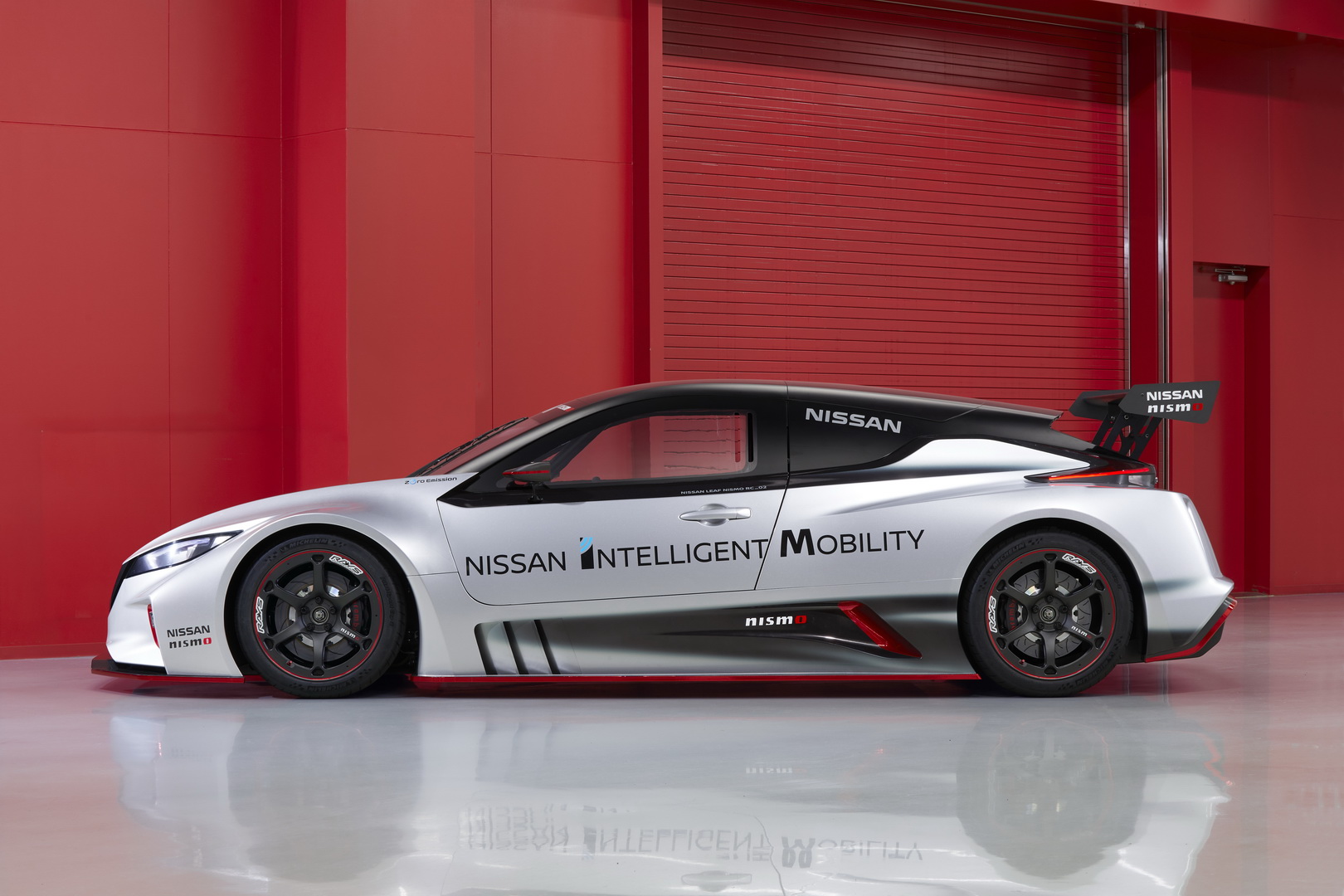 2018 LEAF NISMO RC 3 New Nissan Leaf Nismo RC Debuts With Carbon Monocoque, 322HP