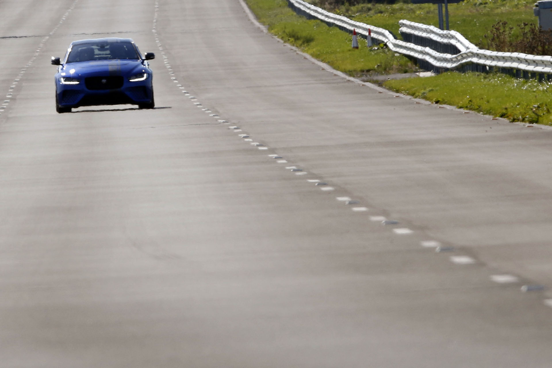 jaguar-xe-sv-project-8-series-elite-03 Race A Jaguar XE SV Project 8 In The Series Elite