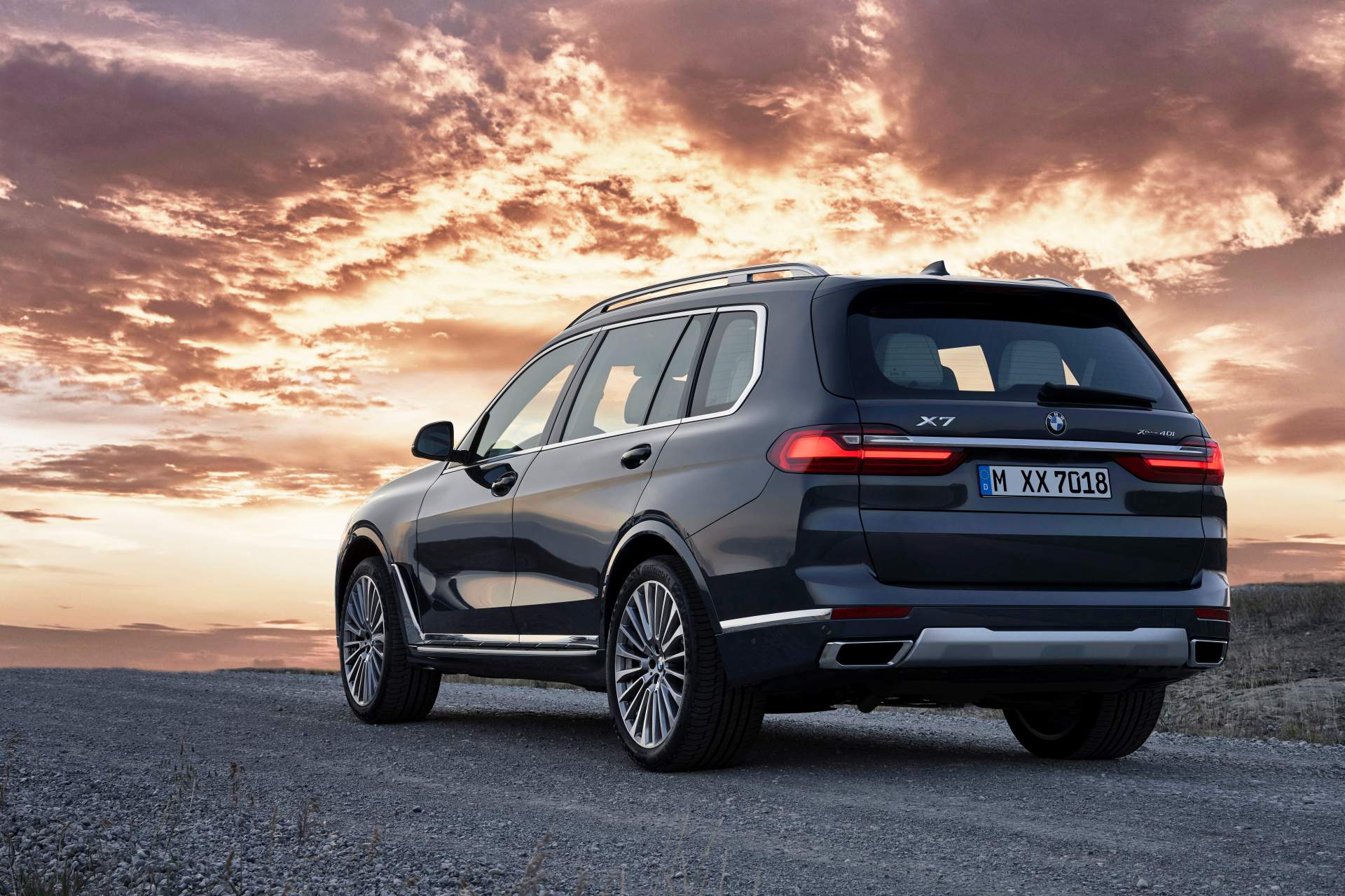 2019 BMW X7 28 The New BMW X7 Is So Big It Barely Fits In The Photos