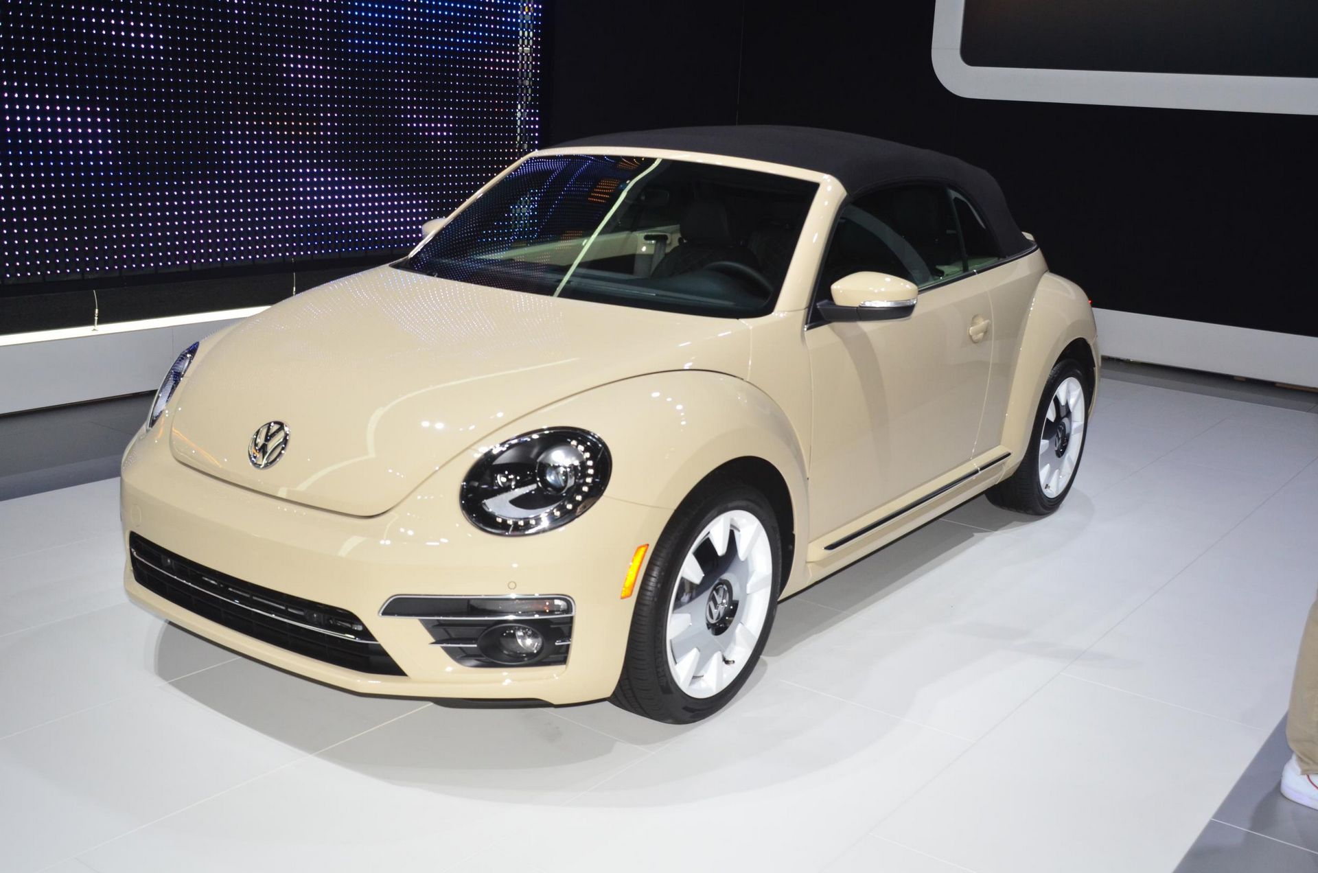 VW-Beetle-Final-Edition-LA-2 Bye Bye VW Beetle! Final Edition Bids Farewells To An Iconic Nameplate
