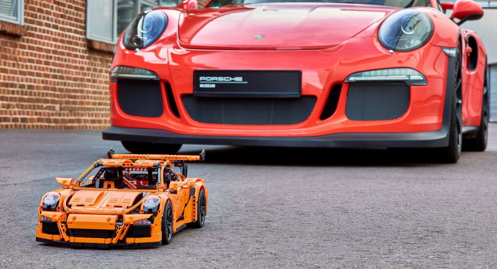 Final Lego Technic Porsche 911 Gt3 Rs Scale Model Rolls Off