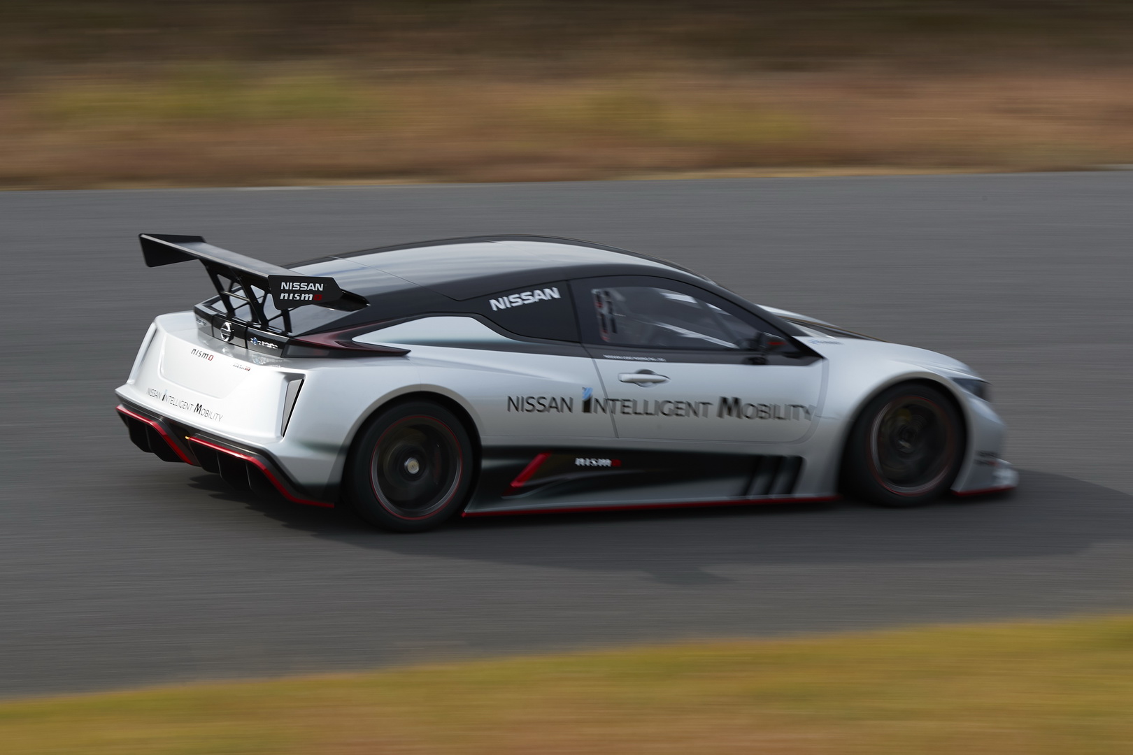 2018 LEAF NISMO RC 23 New Nissan Leaf Nismo RC Debuts With Carbon Monocoque, 322HP