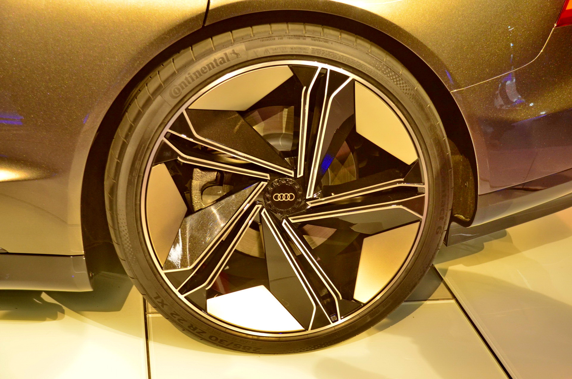 Audi e-Tron GT 17 Audi e-tron GT Is An Electrifying Super-Sedan That’s Coming In 2020