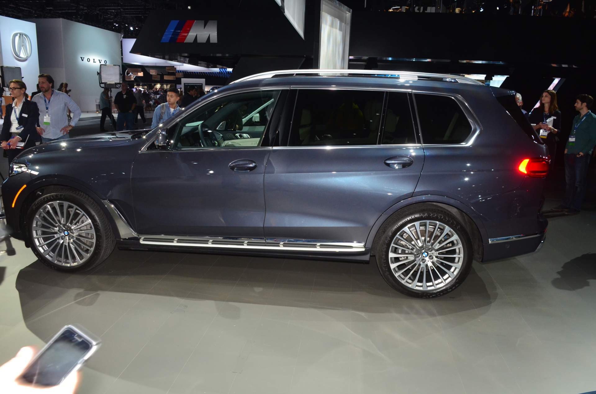 2019 BMW X7 at 2018 LA Auto Show 4 The New BMW X7 Is So Big It Barely Fits In The Photos
