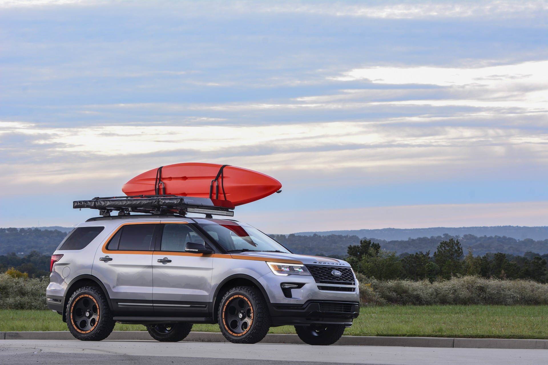 Ford-Explorer-Sport-SEMA-10 Ford Teams Up With Charity To Help Kids With Cancer Build An Explorer Sport For SEMA