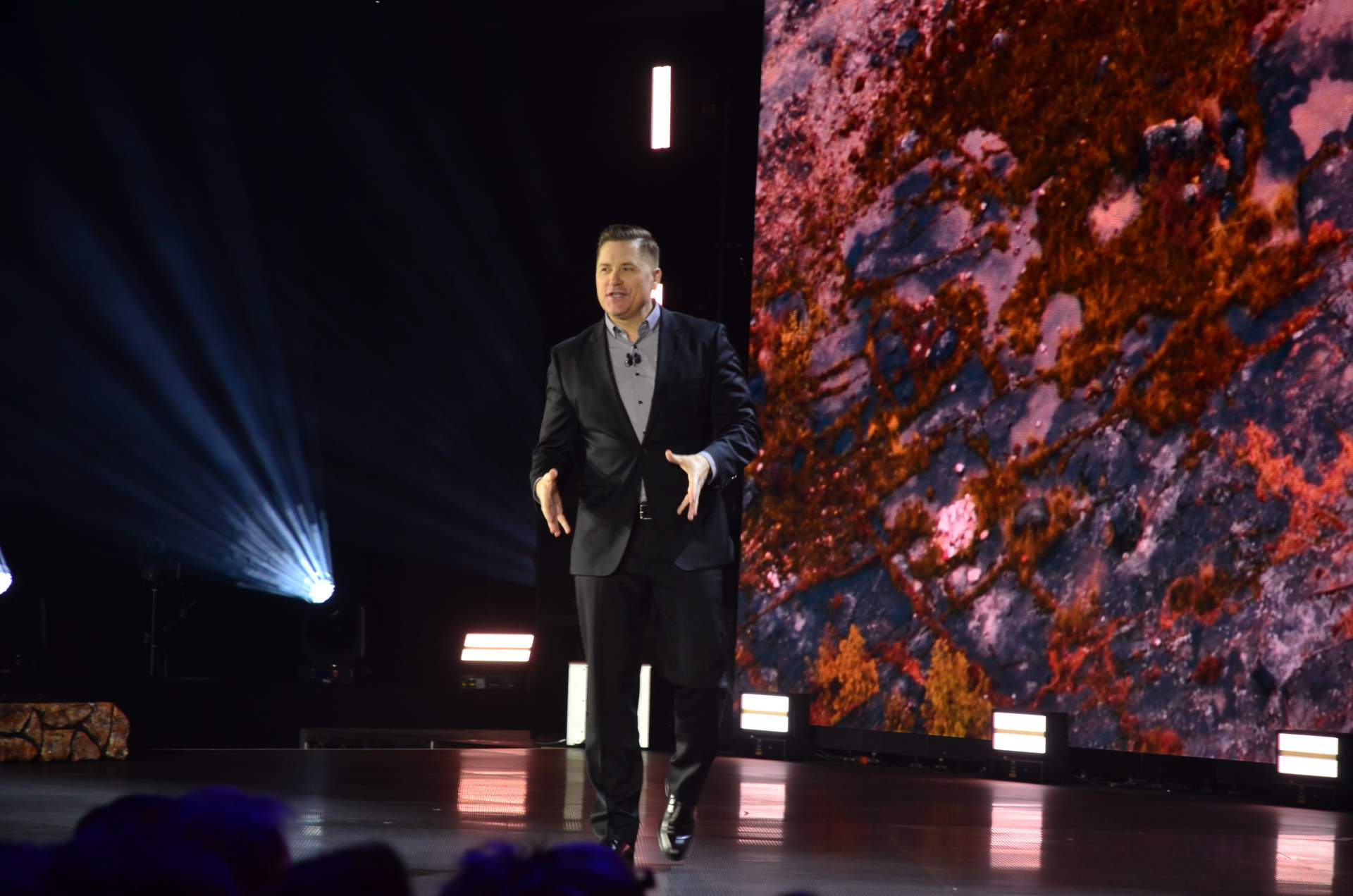 2020 Jeep Gladiator at 2018 LA Auto Show 3 2020 Jeep Gladiator Just Can’t Wait To Tackle Some Off-Road Trails