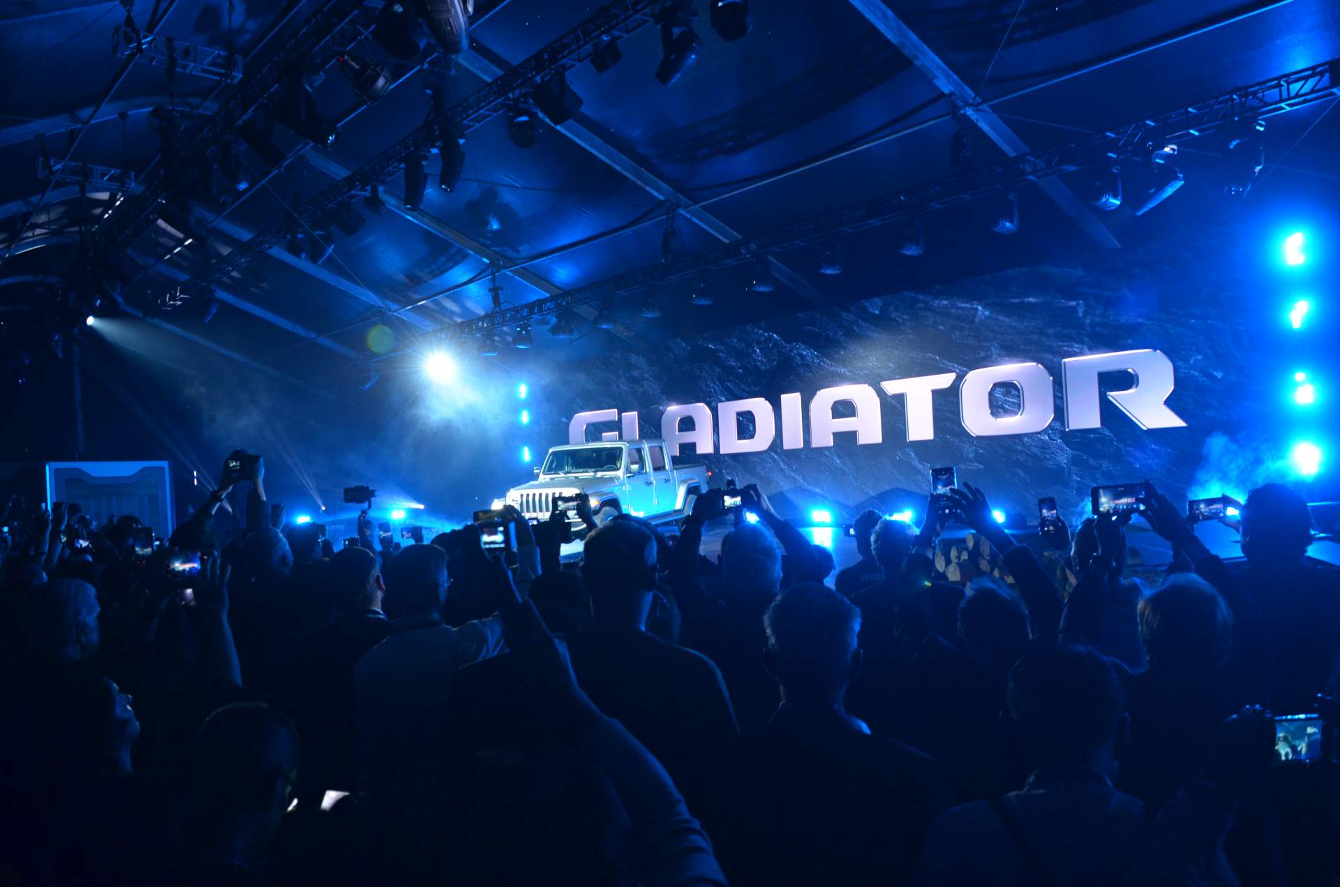 2020 Jeep Gladiator at 2018 LA Auto Show 20 2020 Jeep Gladiator Just Can’t Wait To Tackle Some Off-Road Trails