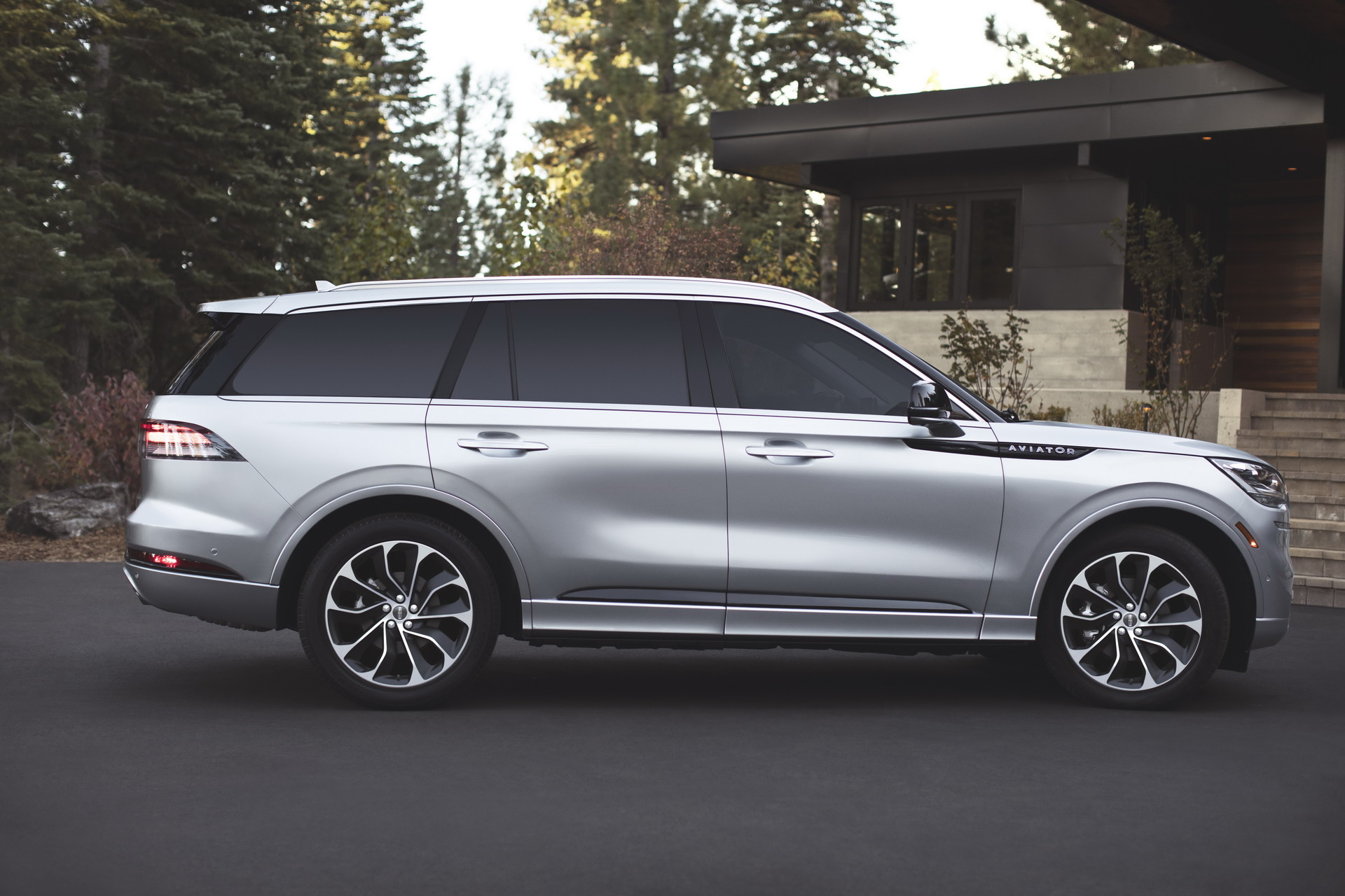 2020 Lincoln Aviator 32 Lincoln To Offer ‘Elegant’ Electric SUV Based On Mustang-Inspired Crossover
