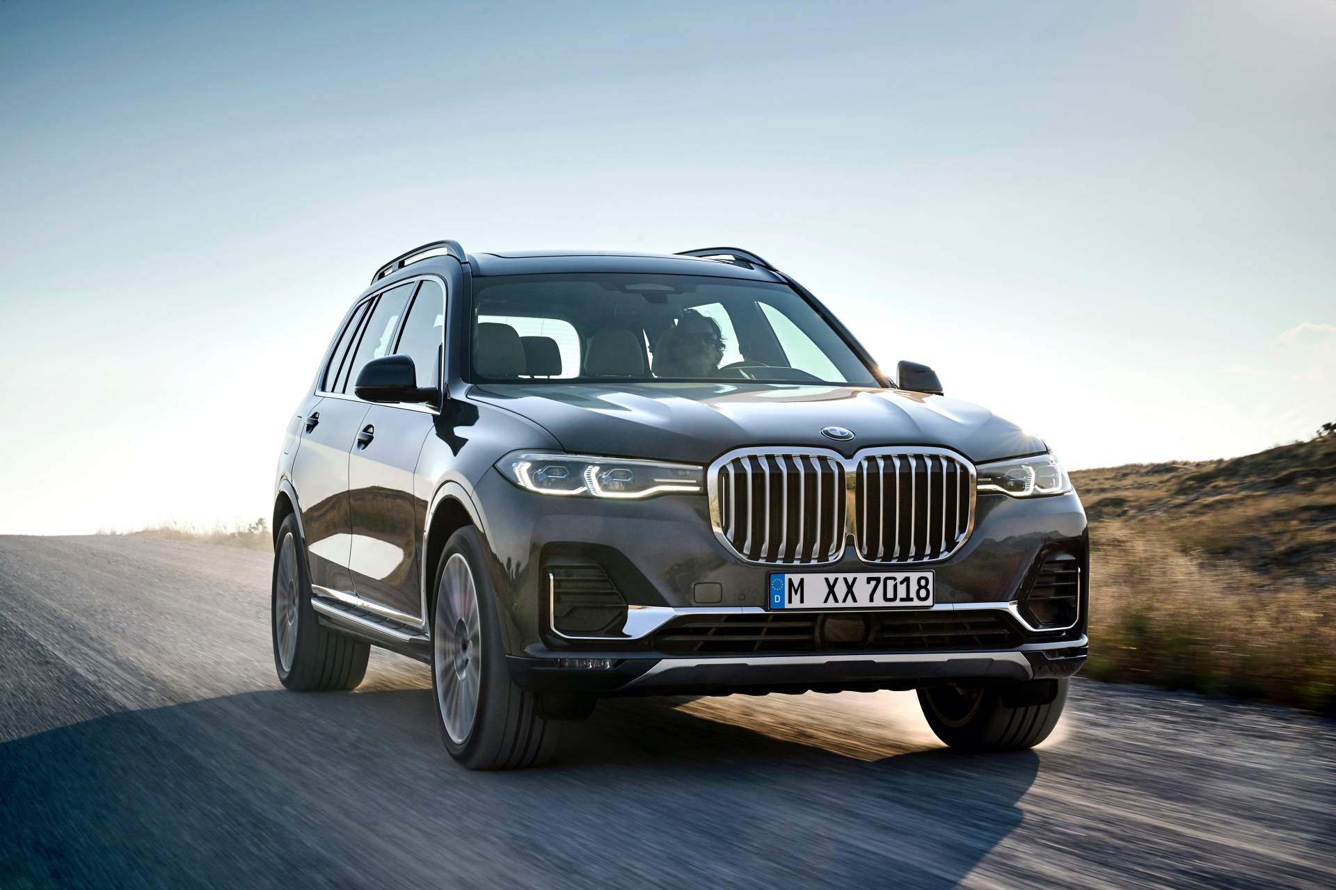 2019 BMW X7 17 The New BMW X7 Is So Big It Barely Fits In The Photos
