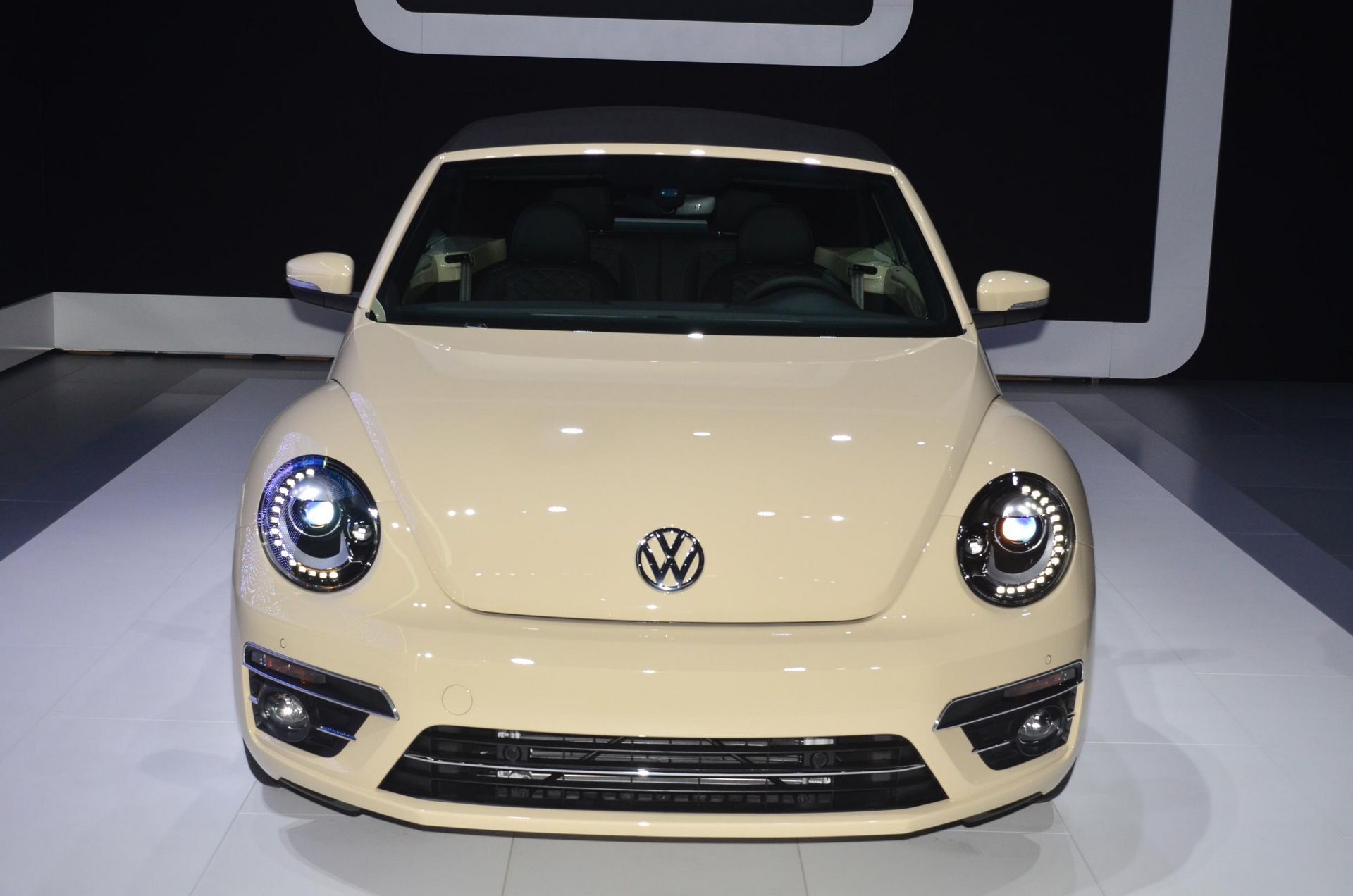 VW-Beetle-Final-Edition-LA-4 Bye Bye VW Beetle! Final Edition Bids Farewells To An Iconic Nameplate