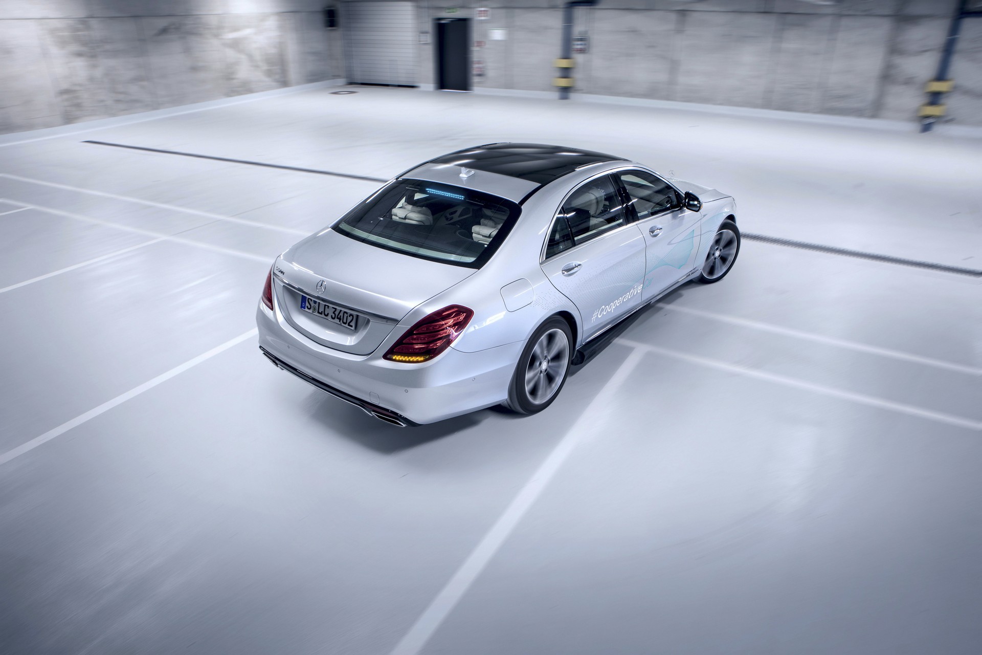 Mercedes-S-Class-Concept-7 Mercedes S-Class Cooperative Concept Previews A Potential Light Signaling System For Autonomous Cars