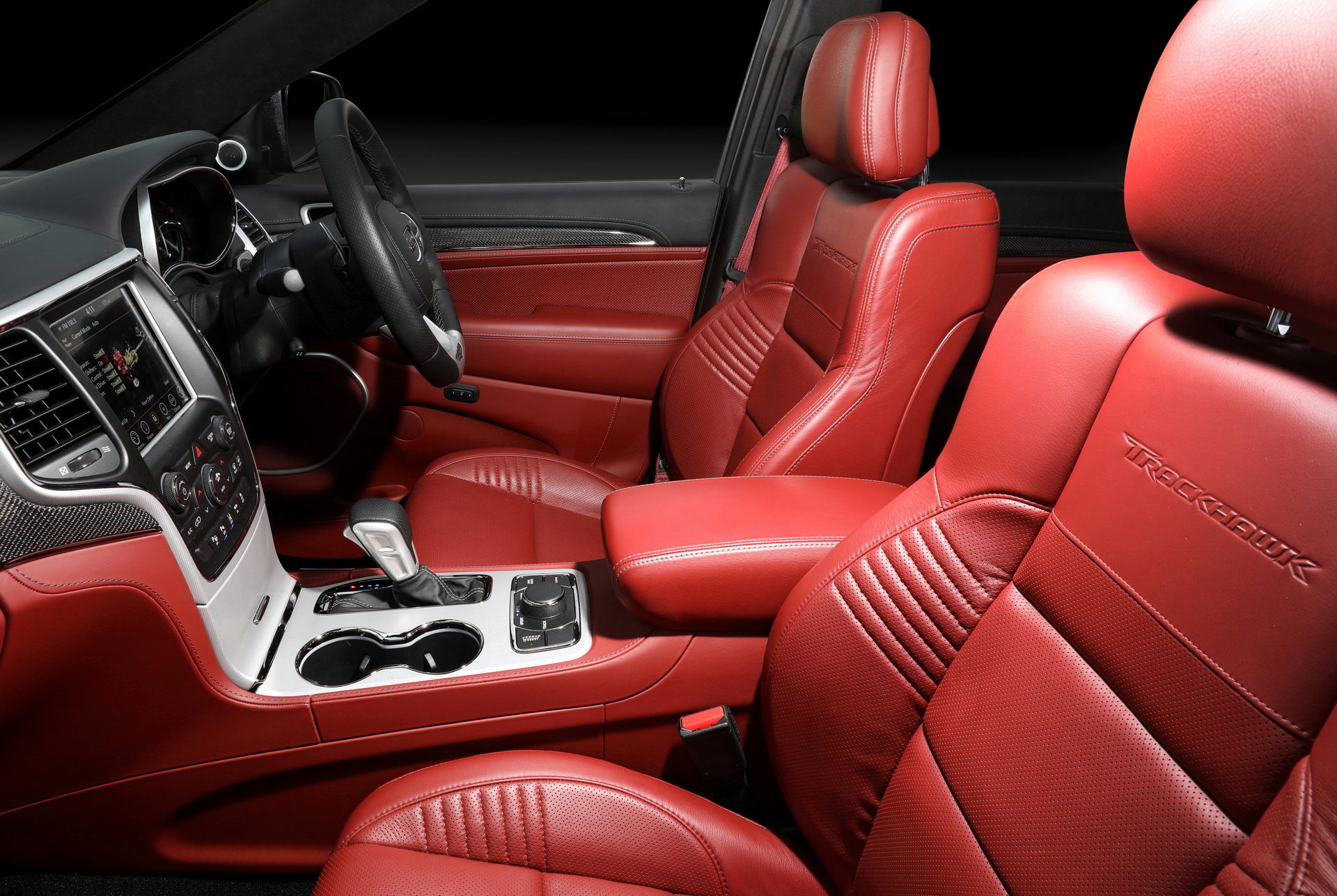 2019-Jeep-Trackhawk-UK-06 Jeep Brings 20 Of Its 700HP Trackhawks To The UK, Get It For £89,999