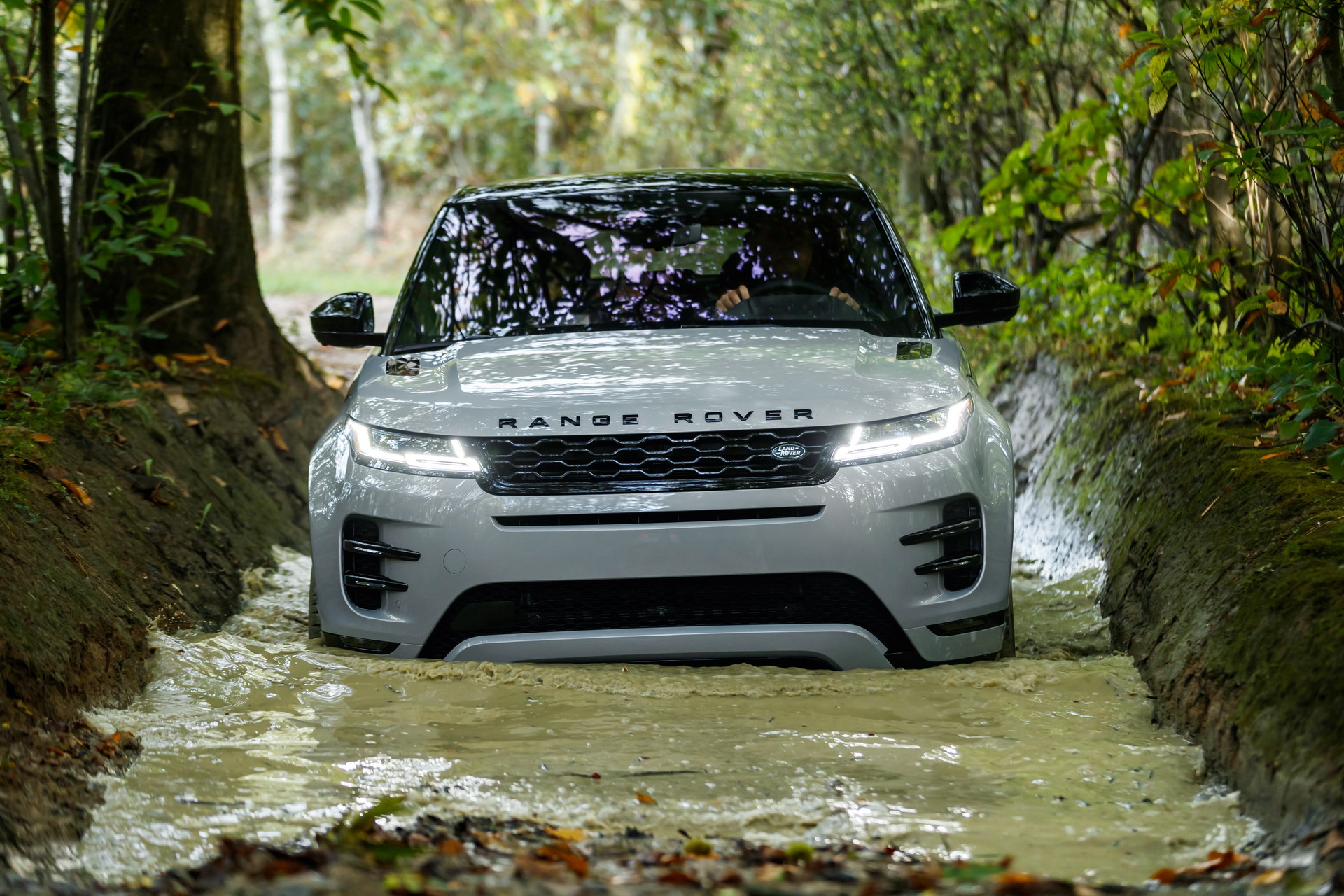 2020 Range Rover Evoque 4 2020 Range Rover Evoque Is A Baby Velar In A Short Skirt (Live Gallery)