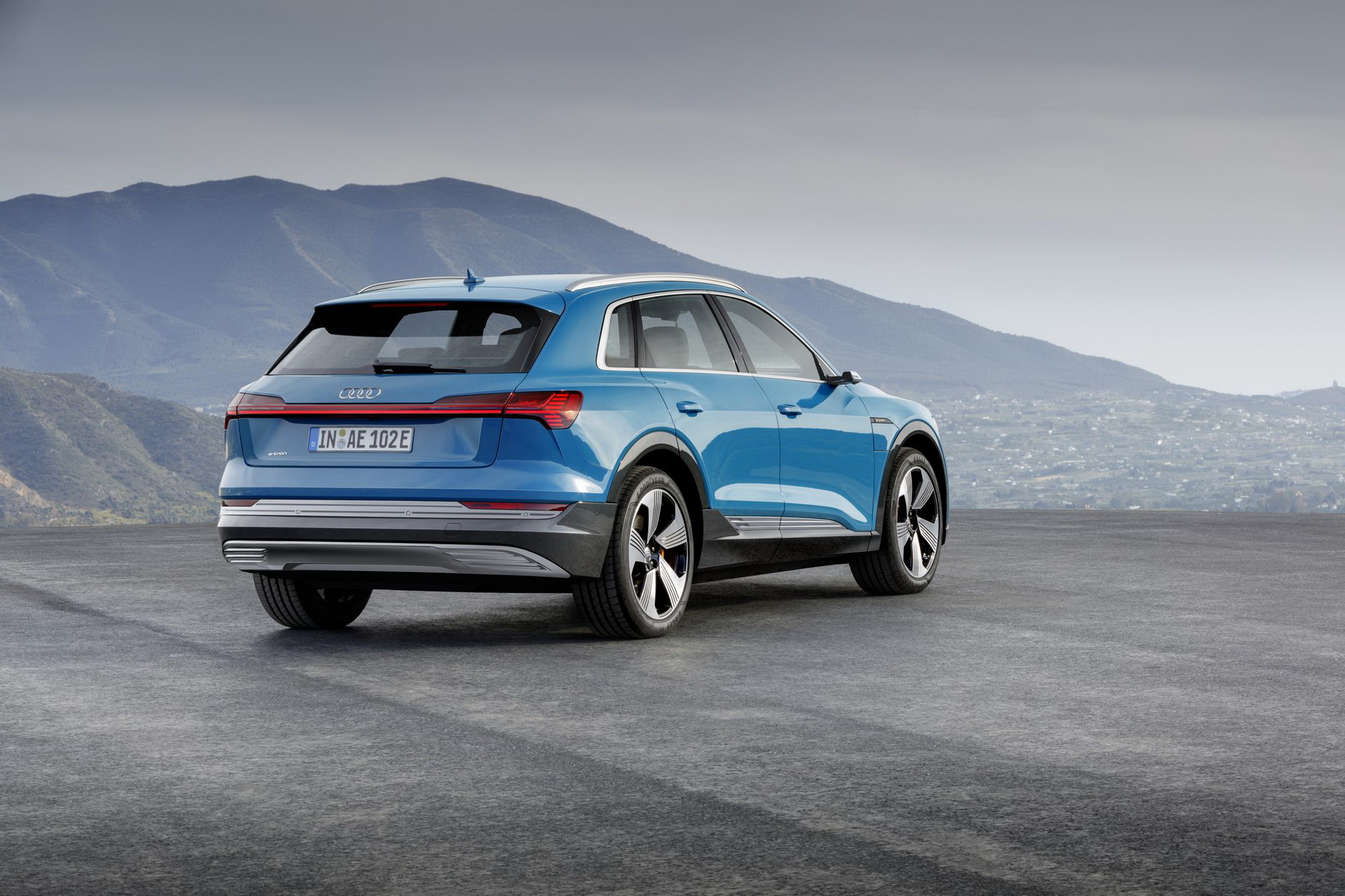 audi etron suv la livepics 16 Audi’s e-tron SUV Is Just As Interesting Without Its Virtual Mirrors