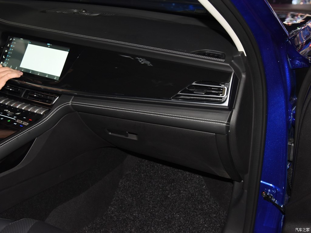 changan cs85 coupe crossover unveiled 98 Changan CS85 Coupe Crossover Looks Like The Lovechild Of A BMW X4 And A VW Touareg