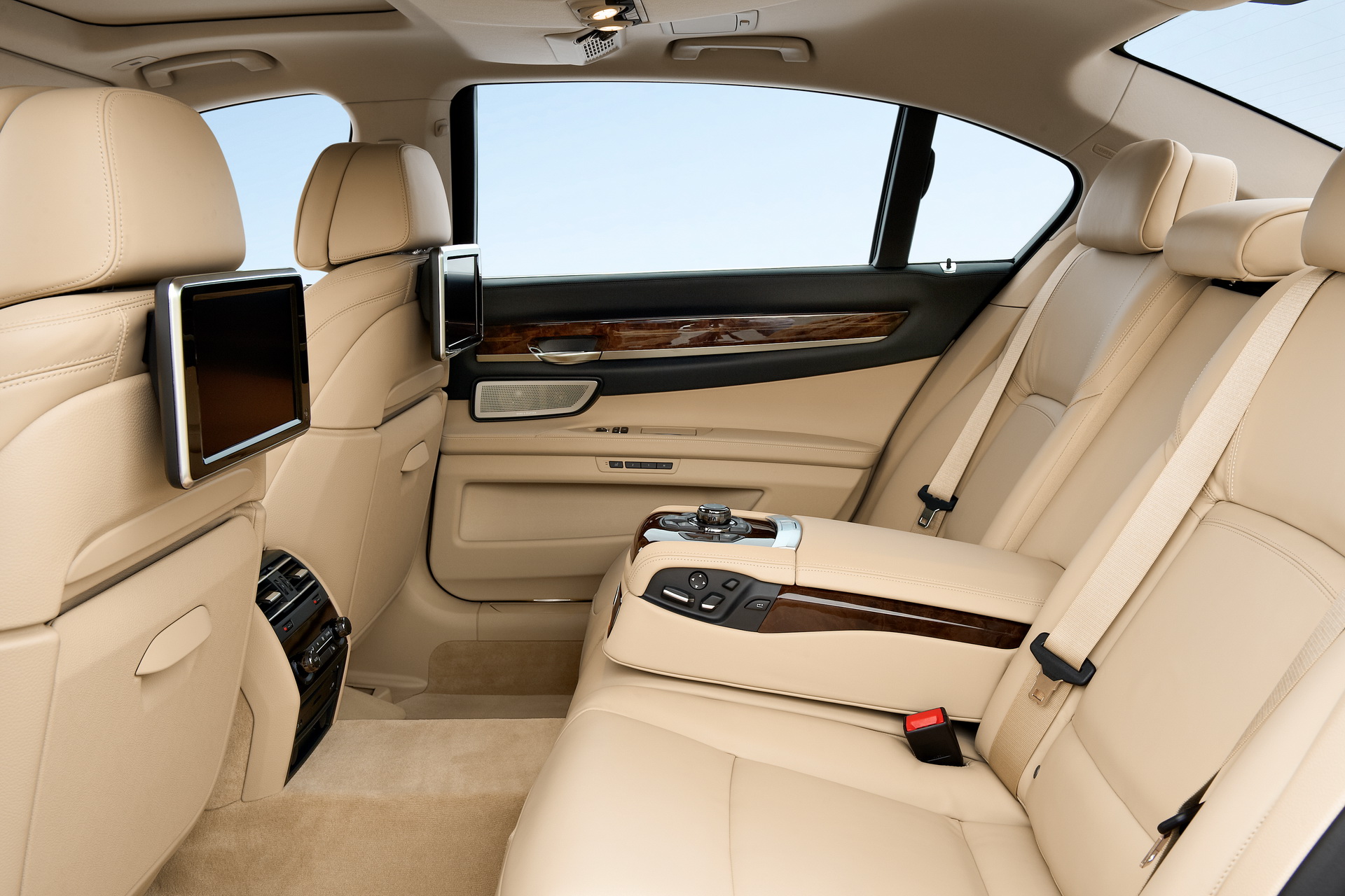 bmw 7series f01 5 reasons to buy 7 5 Reasons To Buy A Used, Previous Gen BMW 7-Series Instead Of A Civic