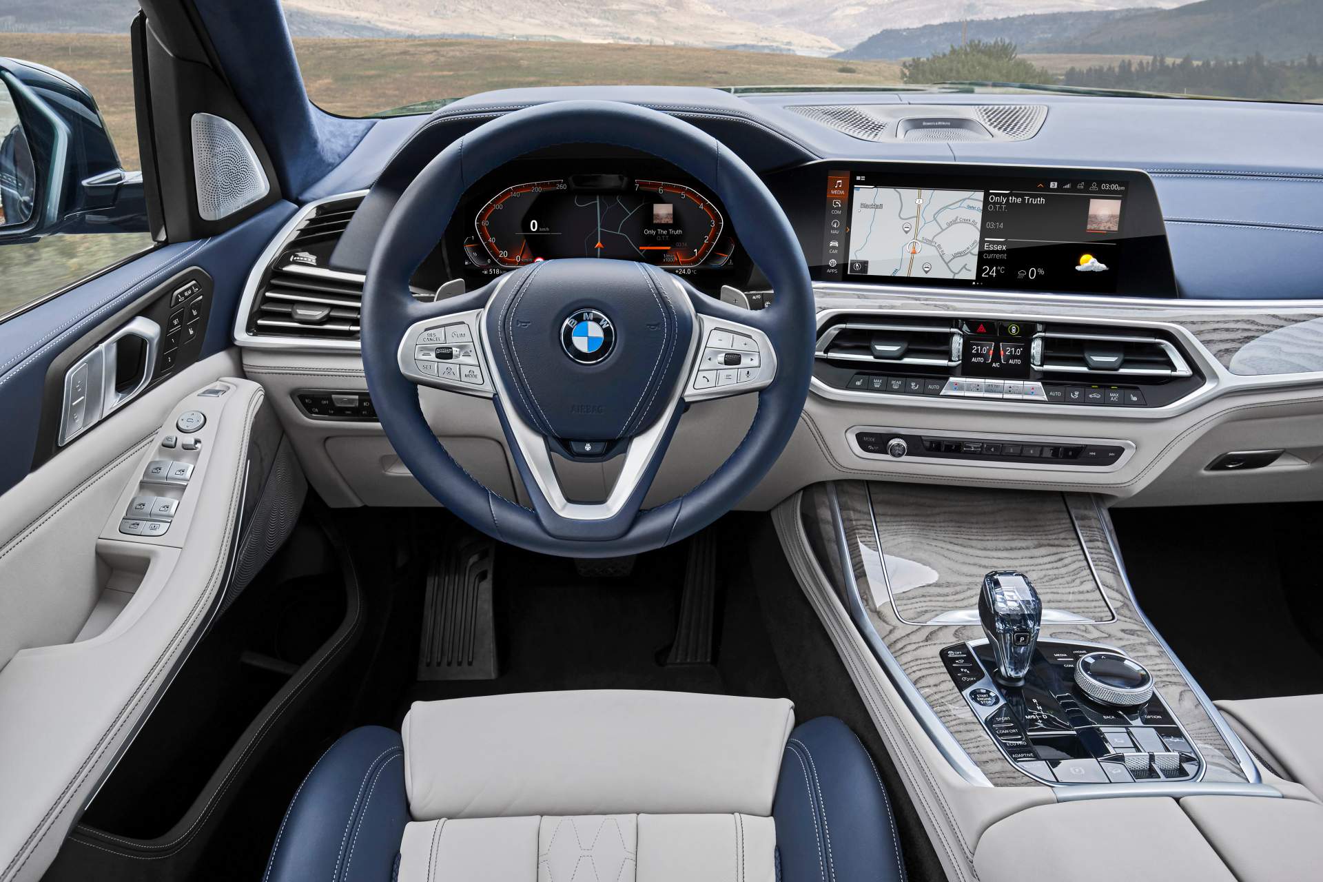 2019 BMW X7 10 The New BMW X7 Is So Big It Barely Fits In The Photos