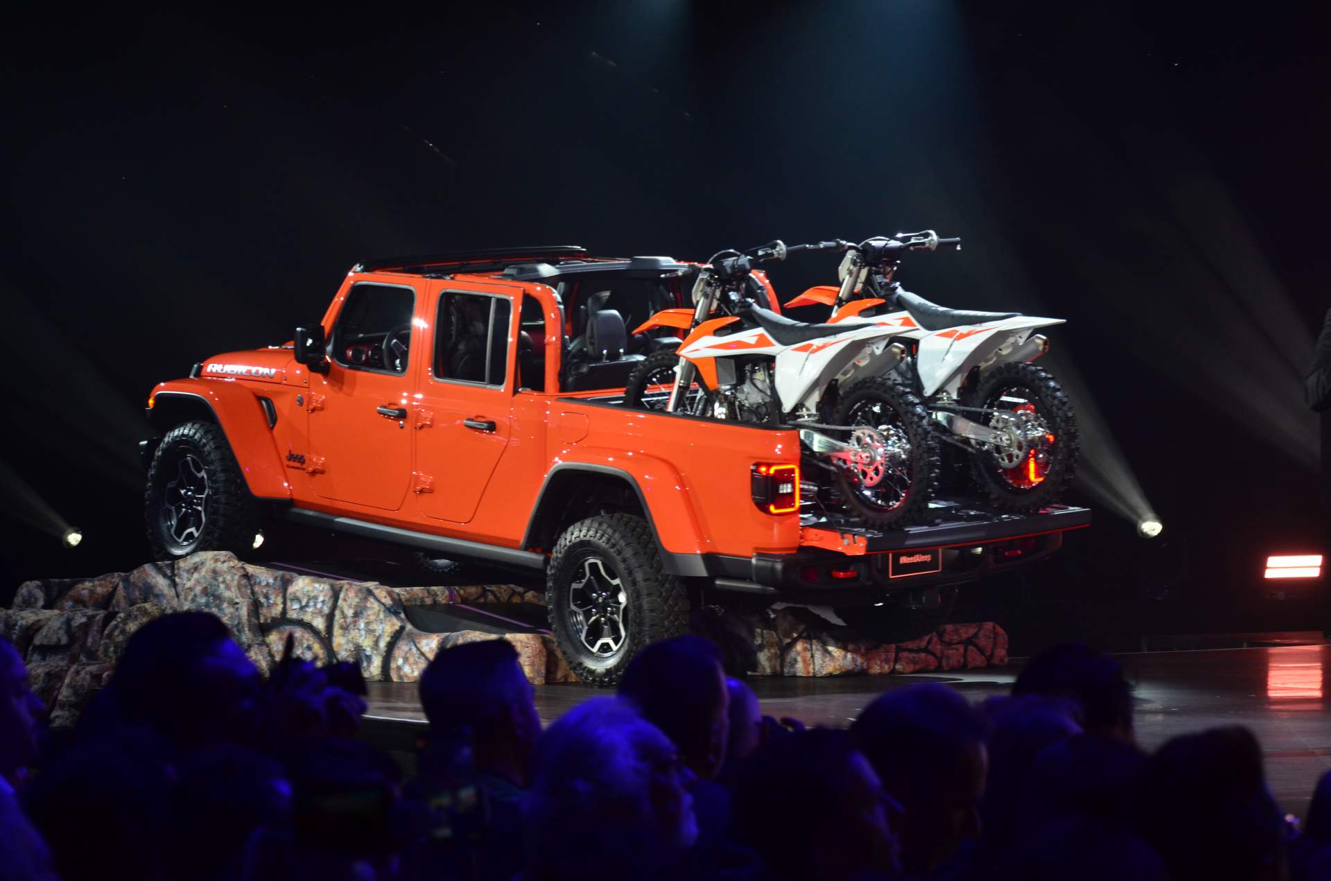 2020 Jeep Gladiator at 2018 LA Auto Show 59 2020 Jeep Gladiator Just Can’t Wait To Tackle Some Off-Road Trails