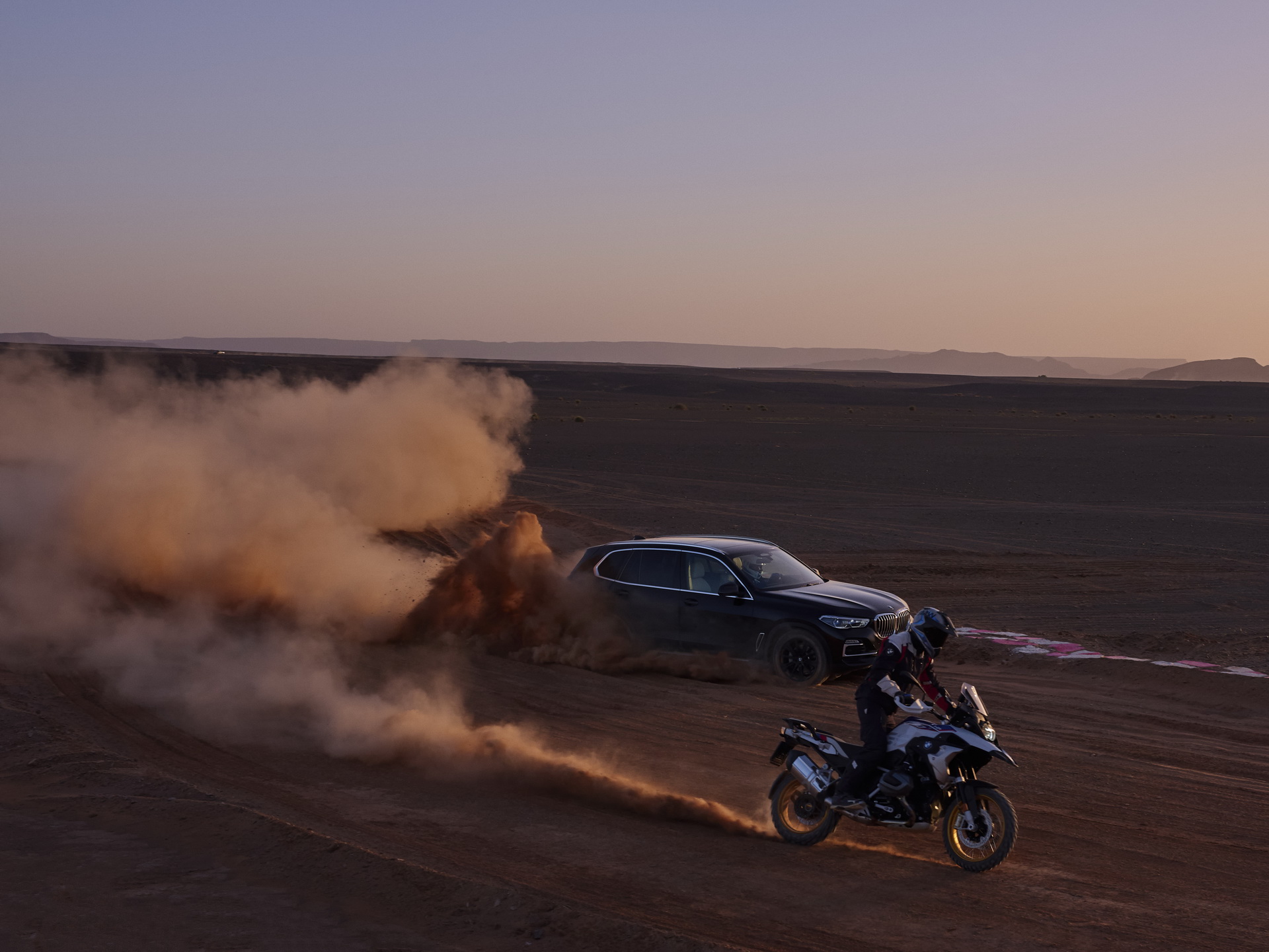 bmw x5 monza circuit sahara 3 BMW Recreates Monza Track In The Sahara, Unleashes New X5