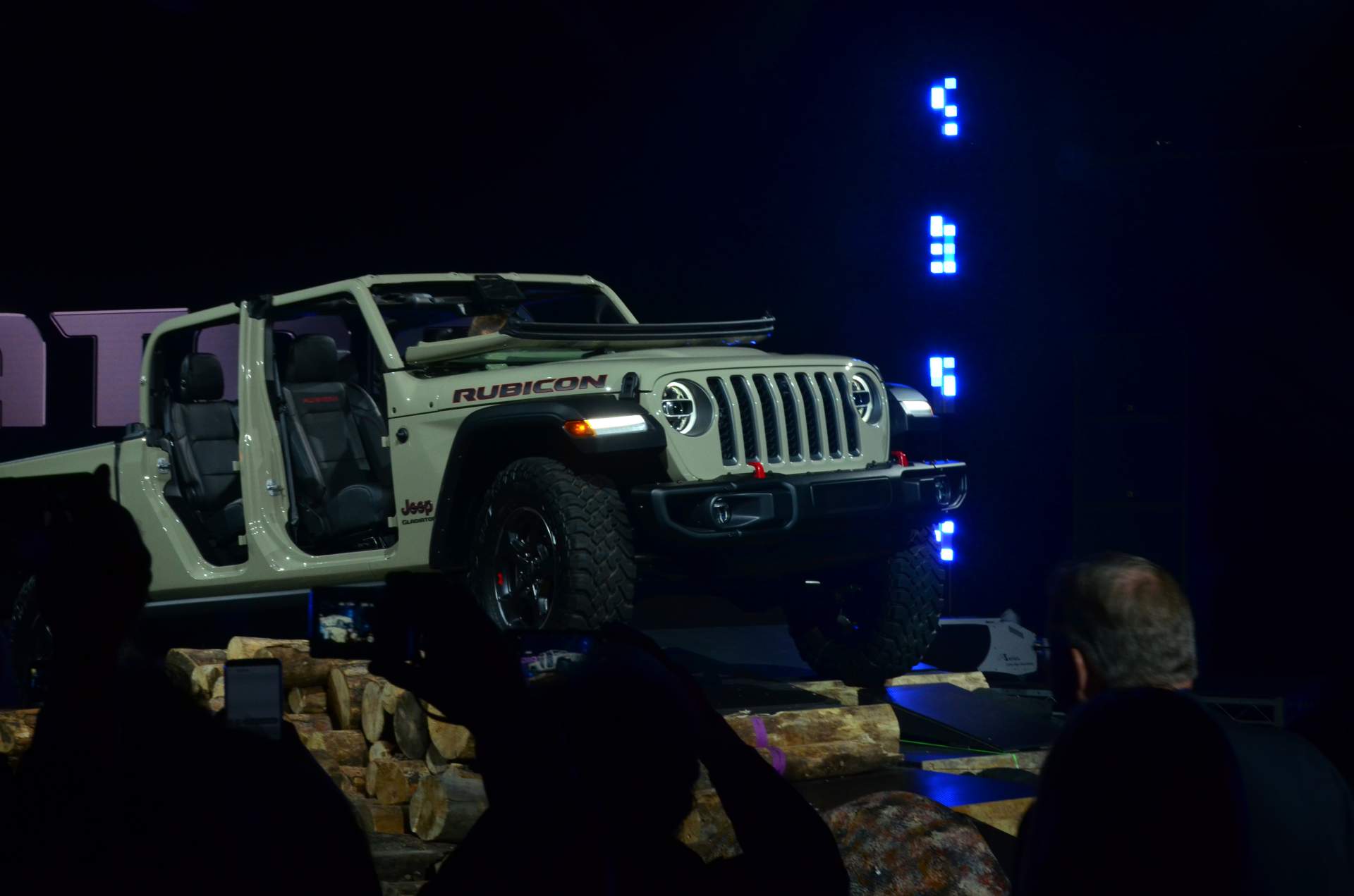 2020 Jeep Gladiator at 2018 LA Auto Show 50 2020 Jeep Gladiator Just Can’t Wait To Tackle Some Off-Road Trails