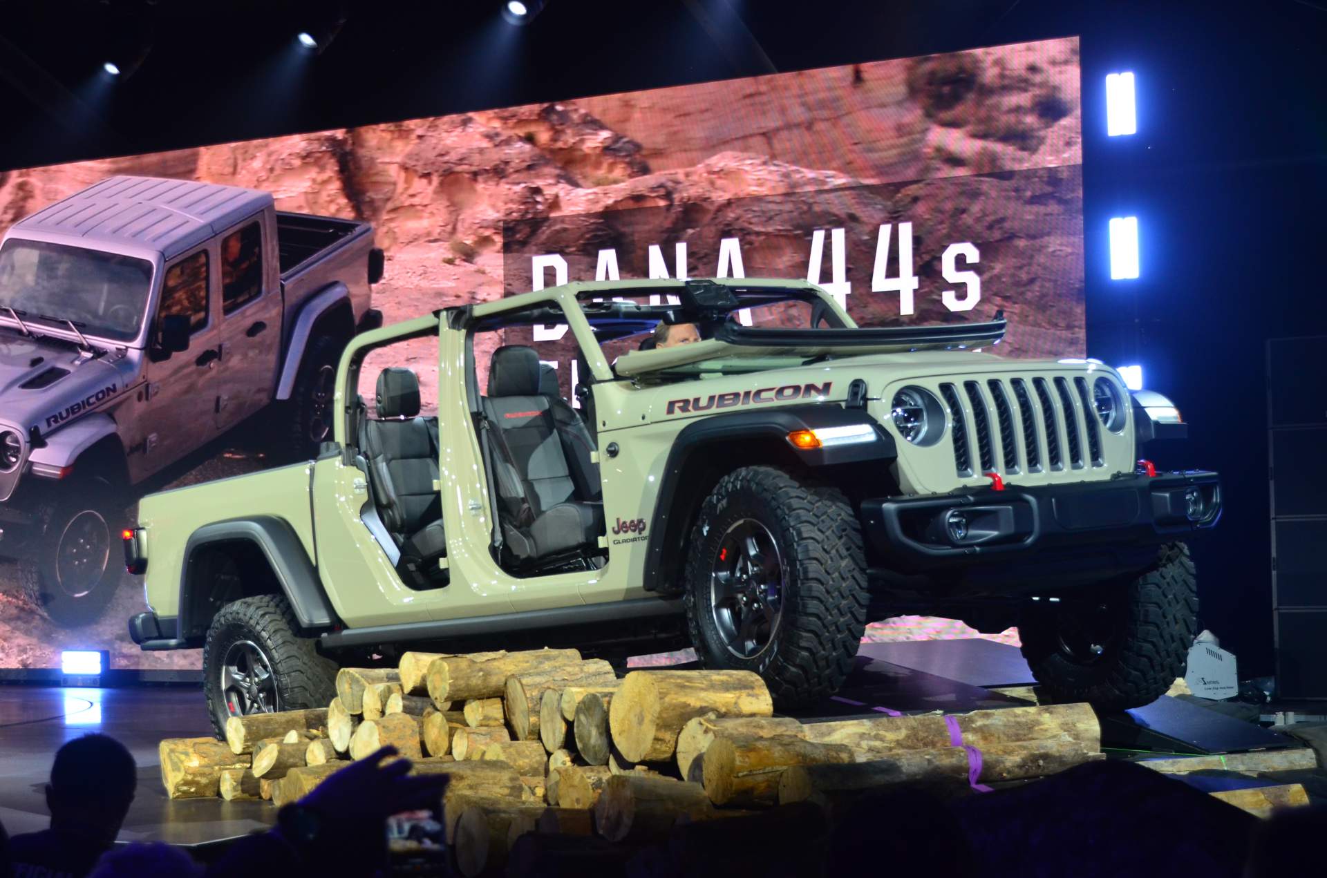 2020 Jeep Gladiator at 2018 LA Auto Show 56 2020 Jeep Gladiator Just Can’t Wait To Tackle Some Off-Road Trails