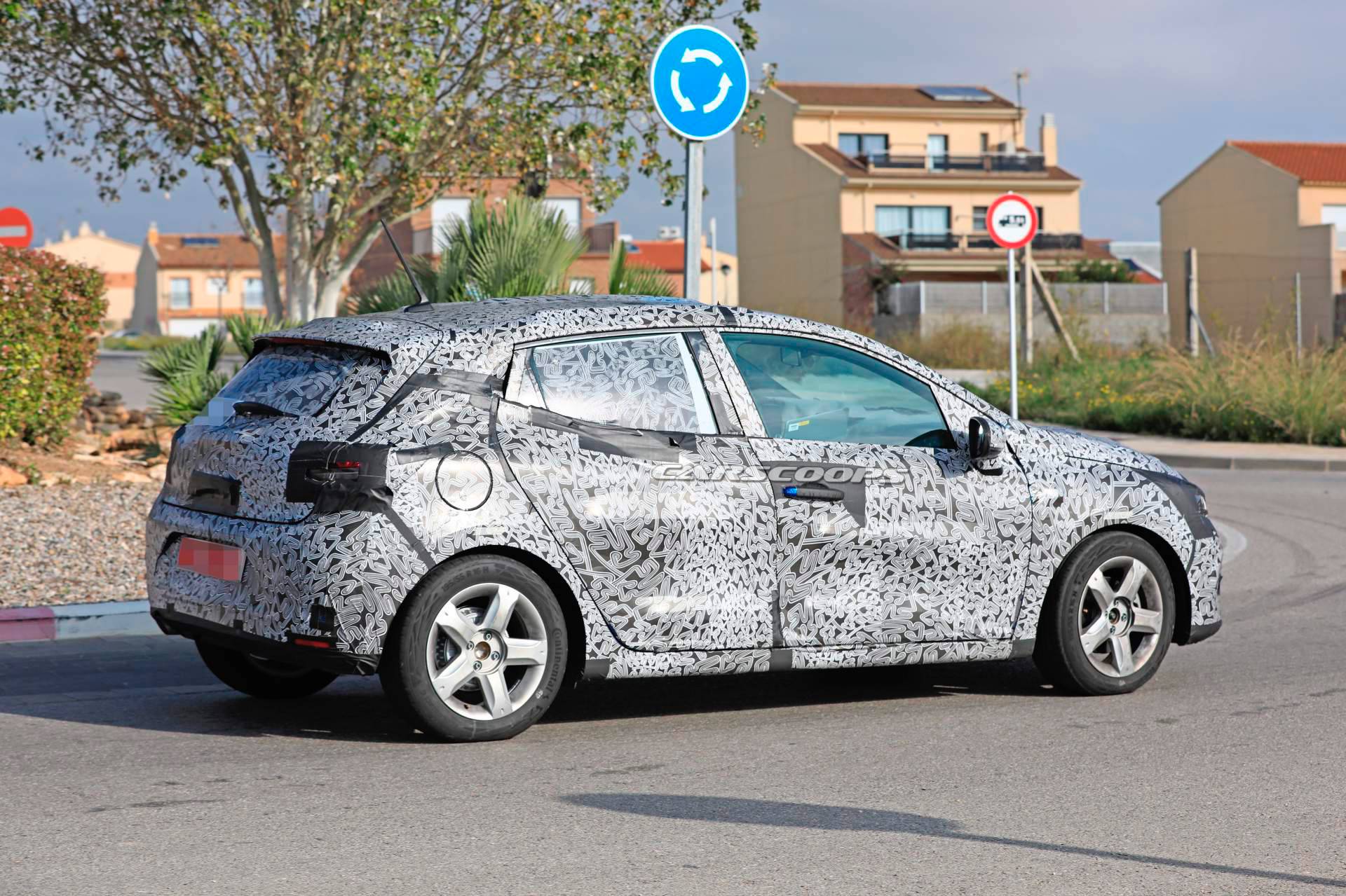 2019 Renault Clio spy shots 8 2019 Renault Clio Spied Looking More Familiar As It Drops Padded Camo
