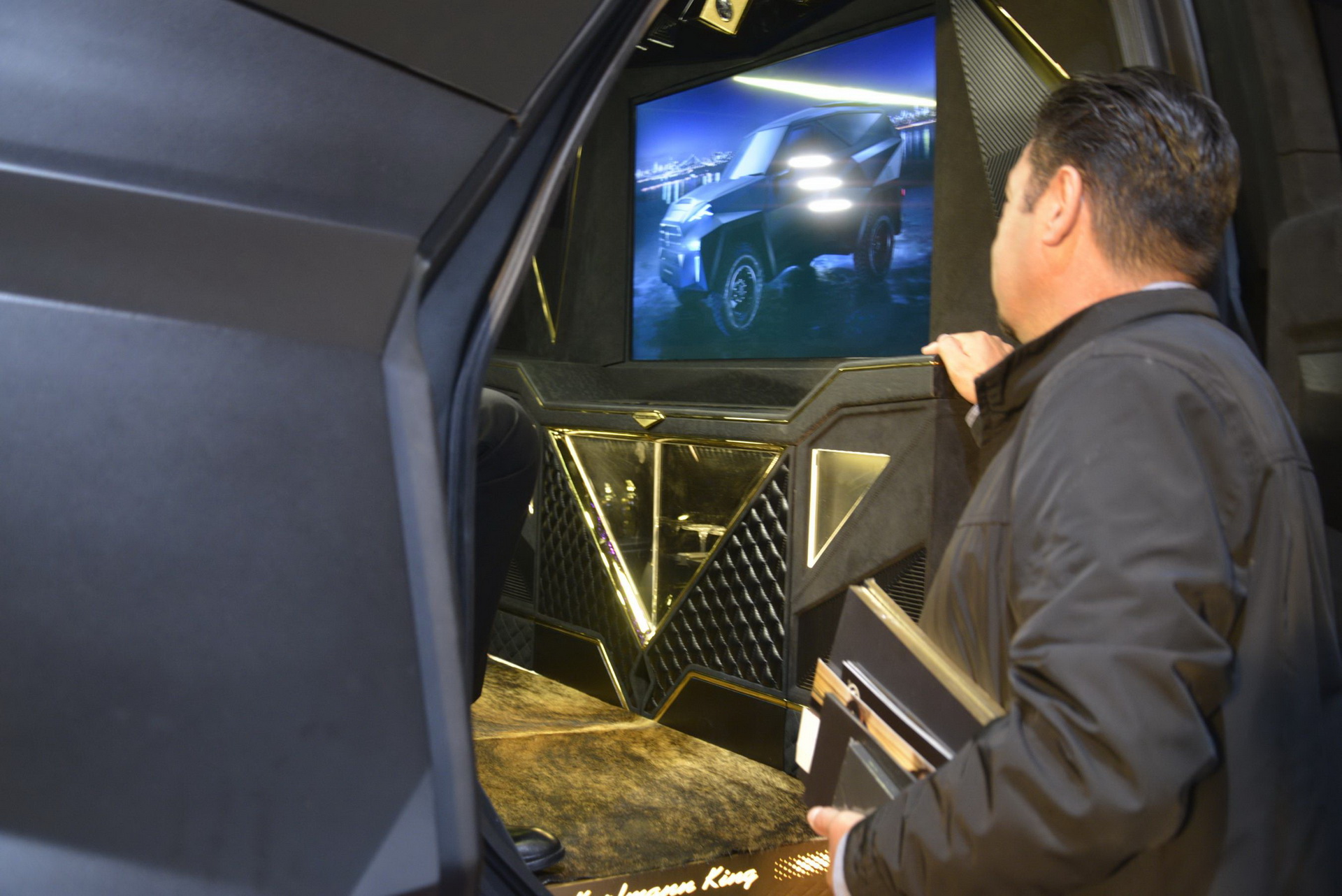 karlmann king la live pics 3 Karlmann King Luxury Truck Is Ready To Put The ‘Gold’ In Golden State