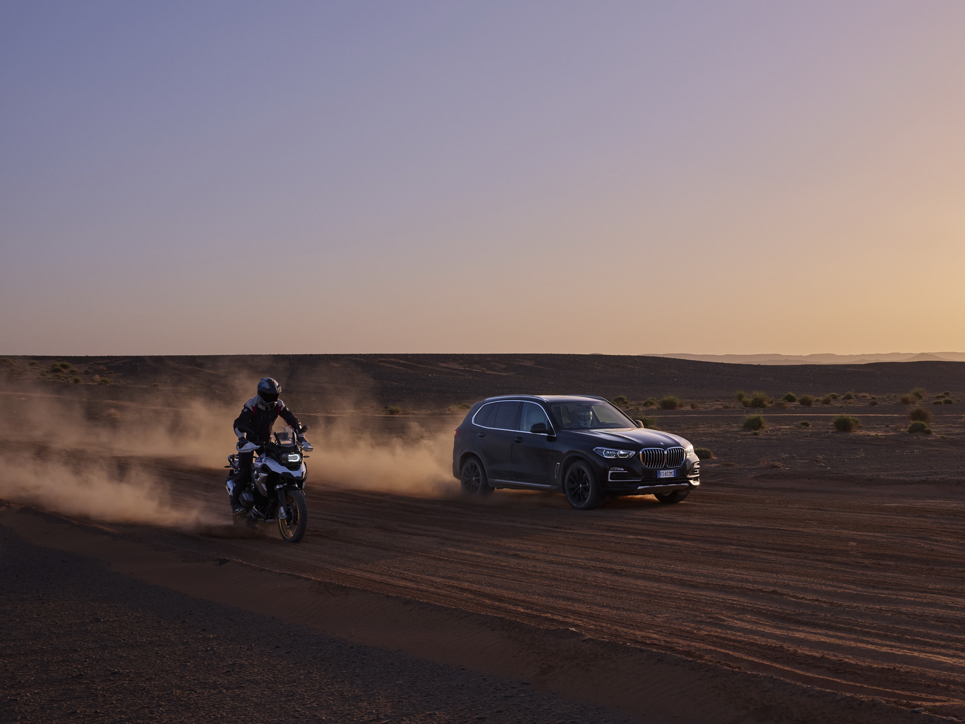 bmw x5 monza circuit sahara 2 BMW Recreates Monza Track In The Sahara, Unleashes New X5