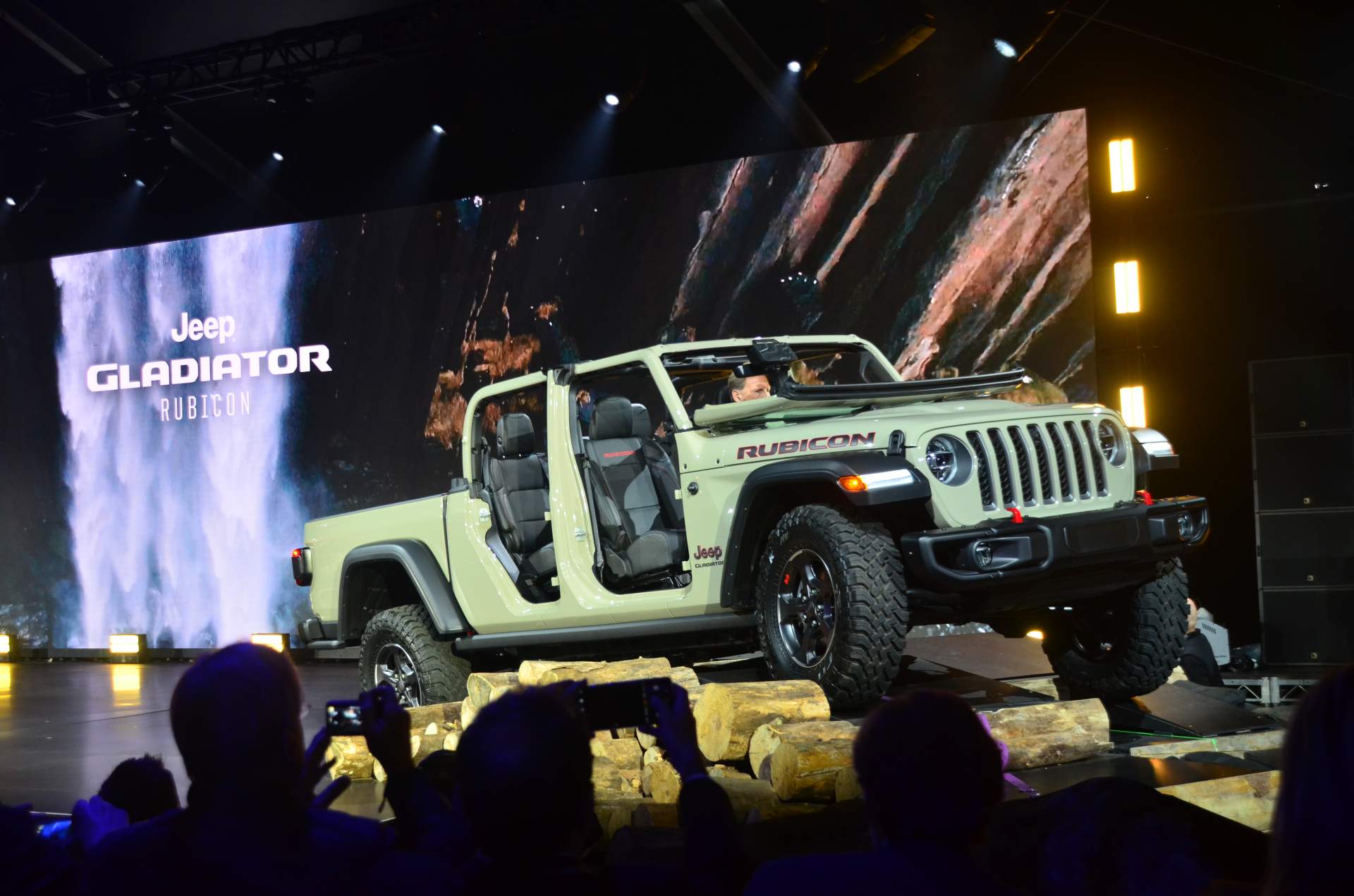 2020 Jeep Gladiator at 2018 LA Auto Show 53 2020 Jeep Gladiator Just Can’t Wait To Tackle Some Off-Road Trails