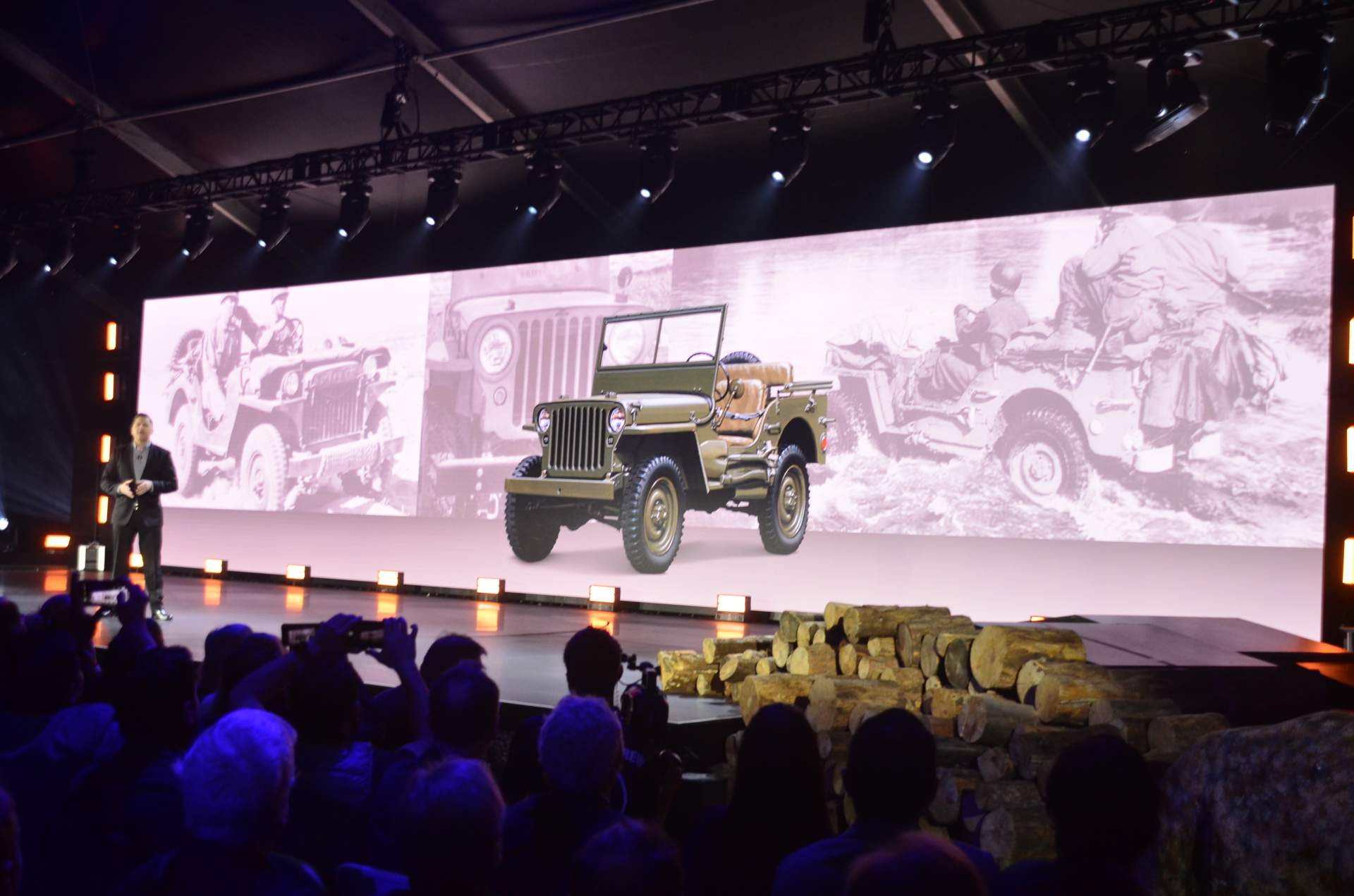 2020 Jeep Gladiator at 2018 LA Auto Show 7 2020 Jeep Gladiator Just Can’t Wait To Tackle Some Off-Road Trails