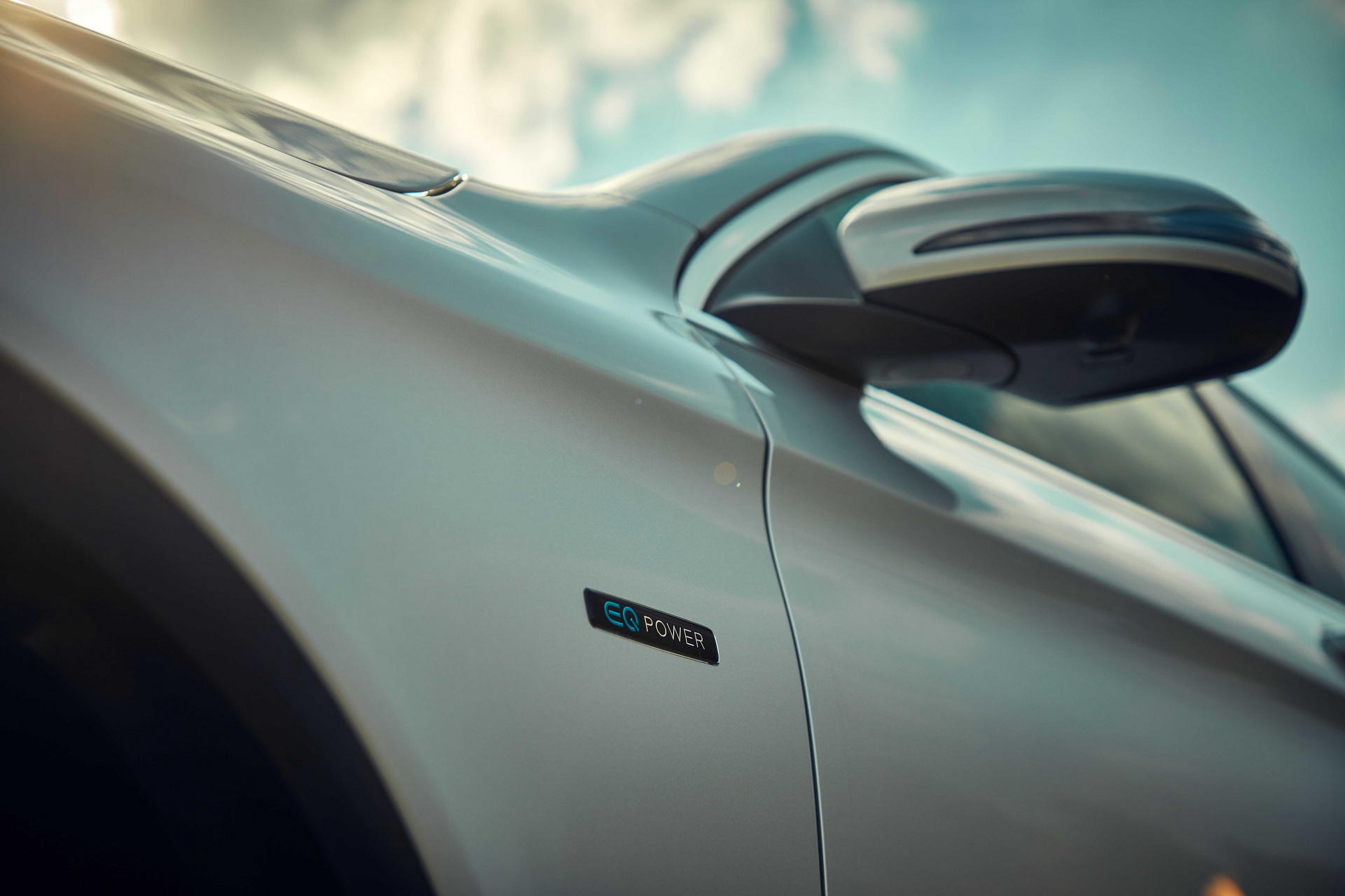 2019-Mercedes-GLC-FCell-06 New Mercedes GLC F-Cell Is The World’s First Plug-In Hybrid That Can Run On Hydrogen