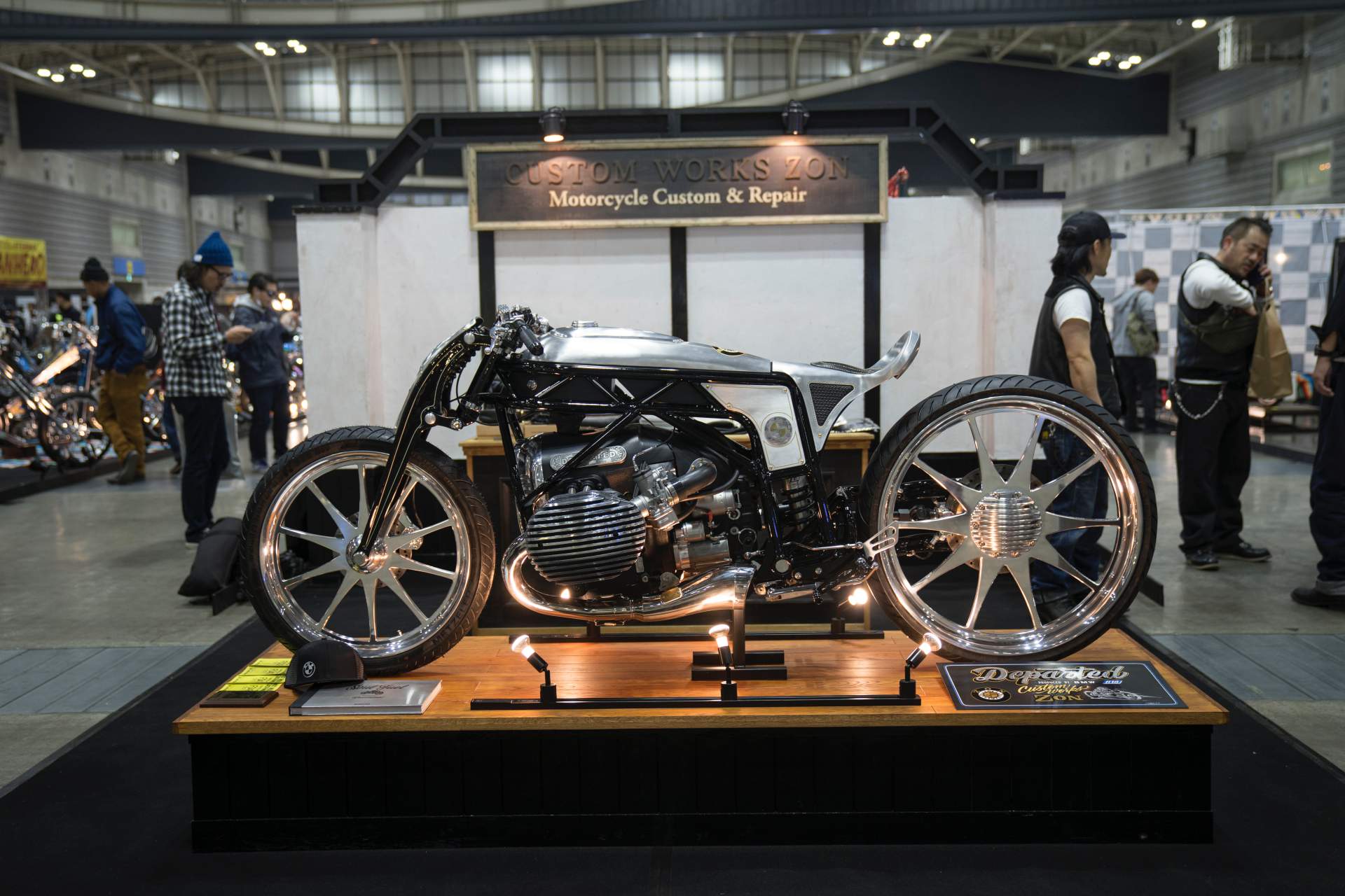 Custom Works Zon BMW concept motorcycle 41 BMW And Japan’s Custom Works Zon Collaborate On R18 Bike With Mystery Boxer Engine