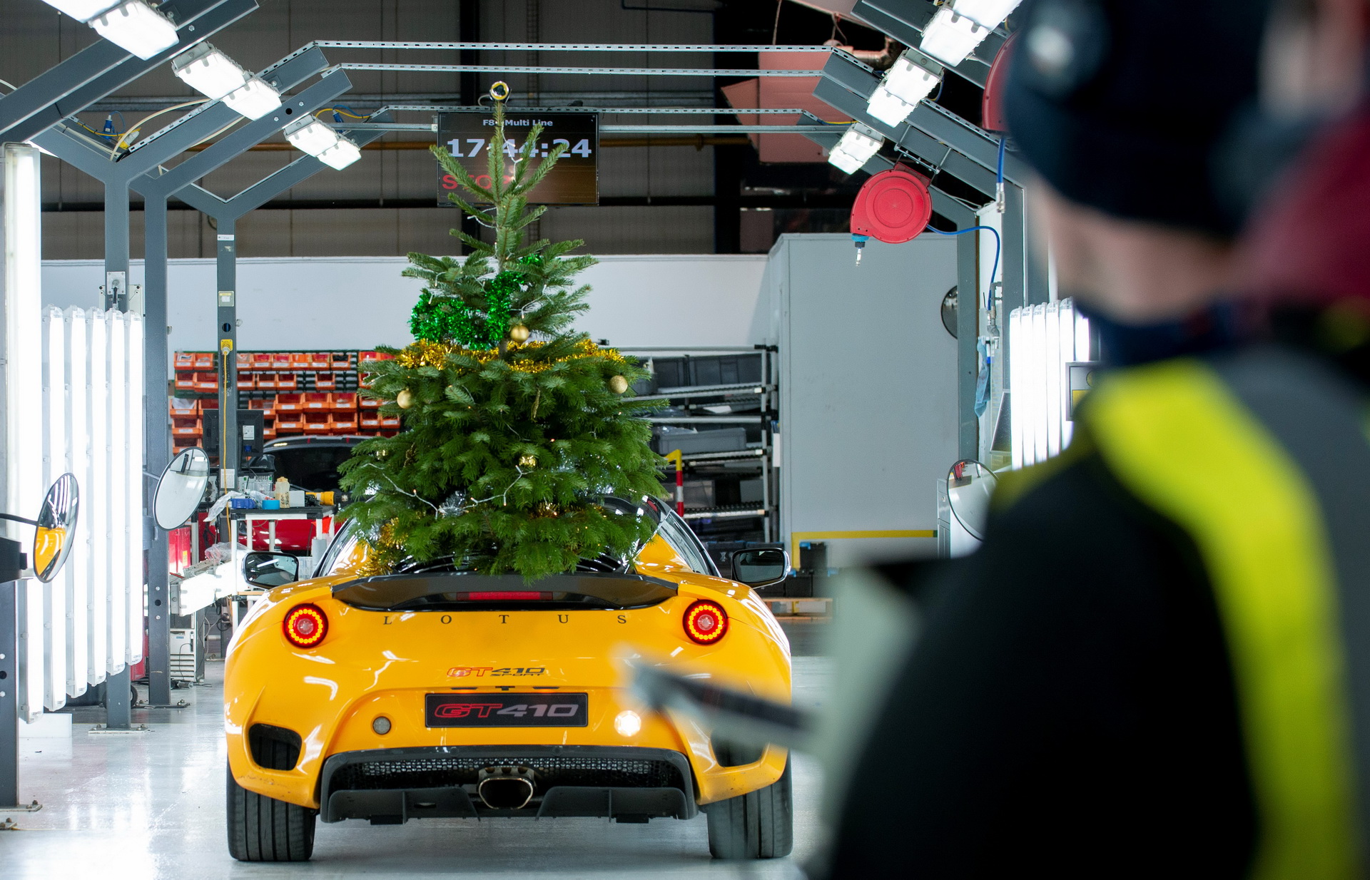 Lotus-Evora-Driftmas-01 Sliding Around In An Angry Evora GT410 Is Lotus’ Way To Wish You Merry Driftmas