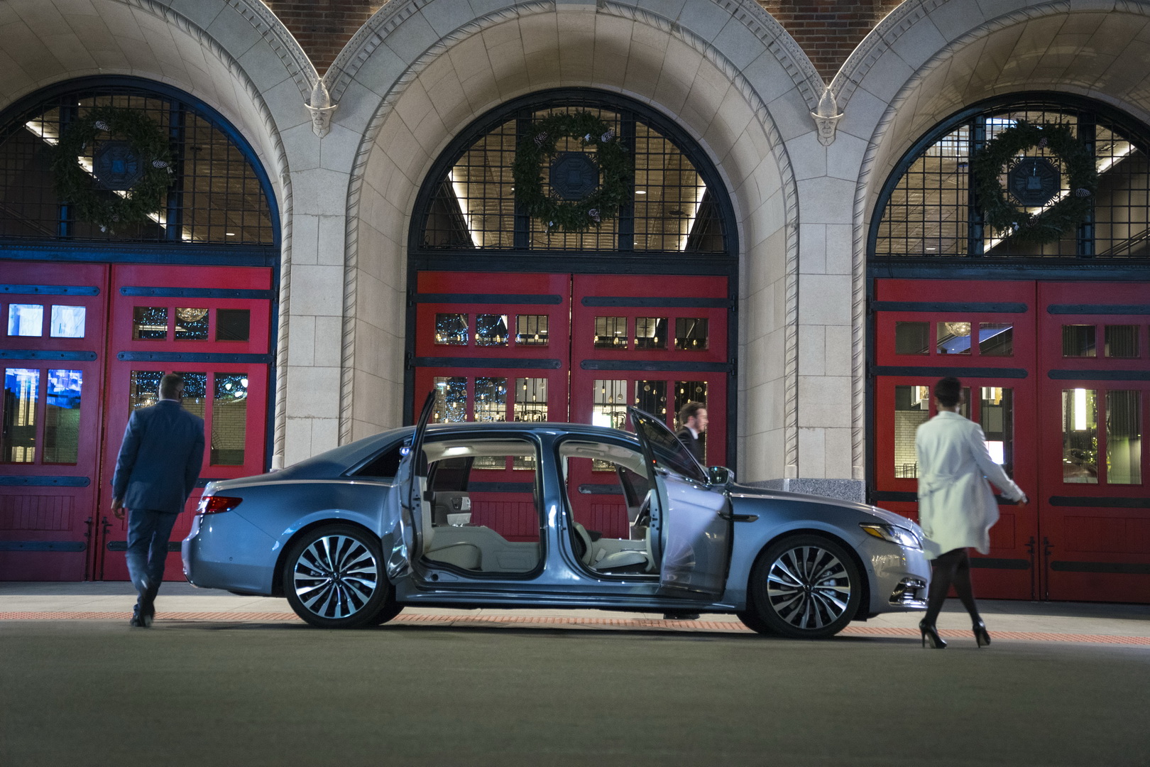 2019 lincoln continental 80th anniversary coach door edition 5 Lincoln Coach Door Continental Will Be Suicide On Your Wallet As Prices Start Over $100,000