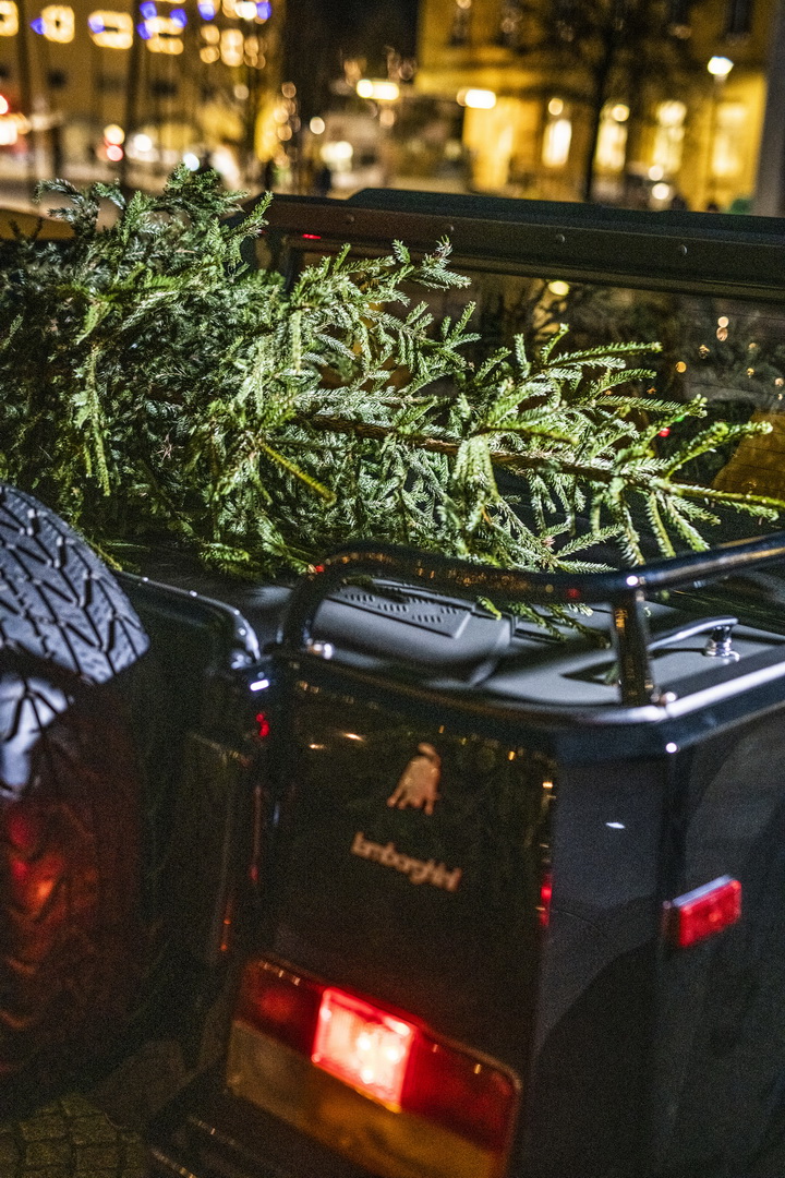 lamborghini urus lm002 101 Lamborghini Urus Convoy Embarks On Special Journey, LM002 Leads The Pack