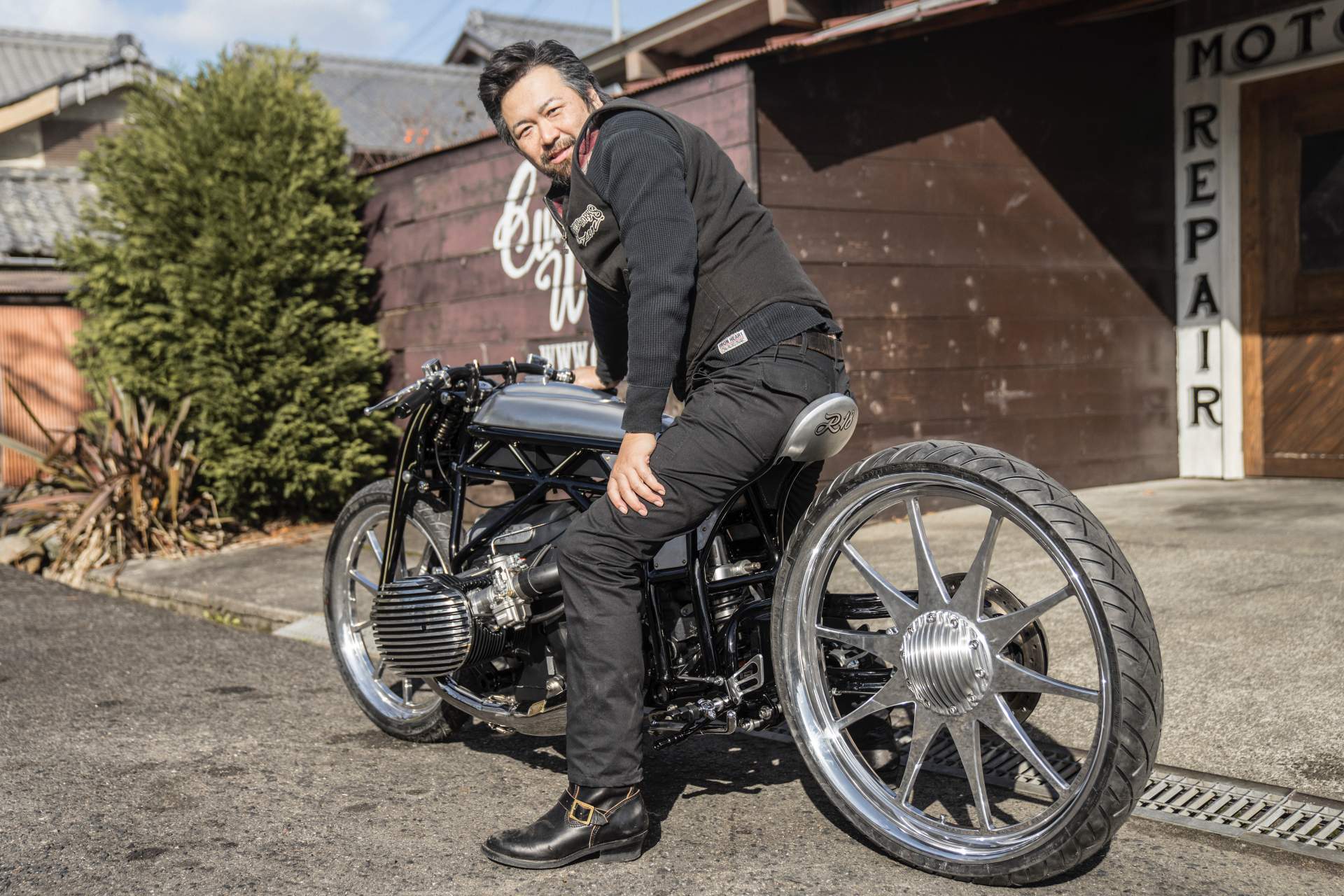 Custom Works Zon BMW concept motorcycle 19 BMW And Japan’s Custom Works Zon Collaborate On R18 Bike With Mystery Boxer Engine