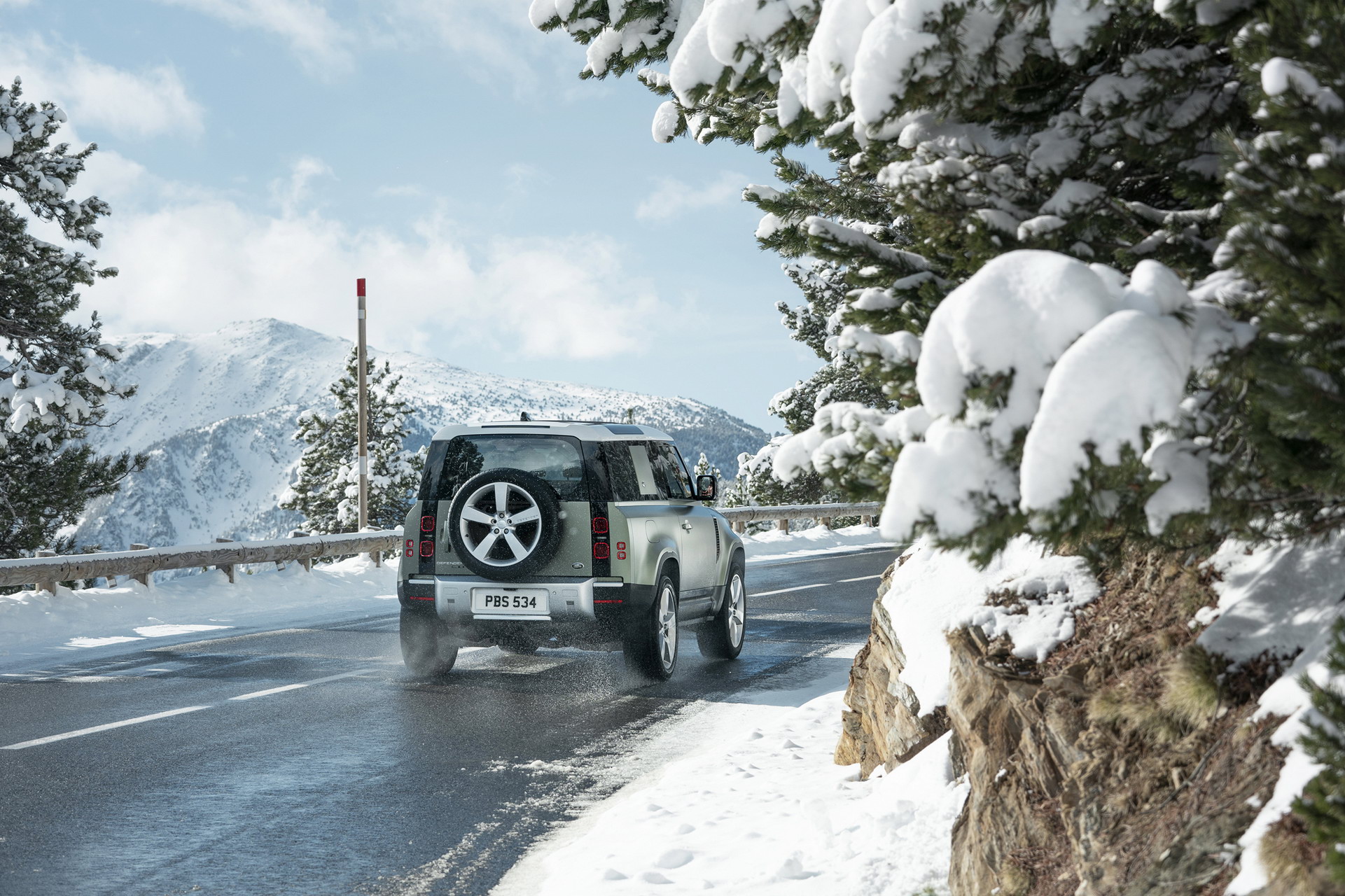 2020 Land Rover Defender Reborn As A Modern 4×4 With Advanced Tech