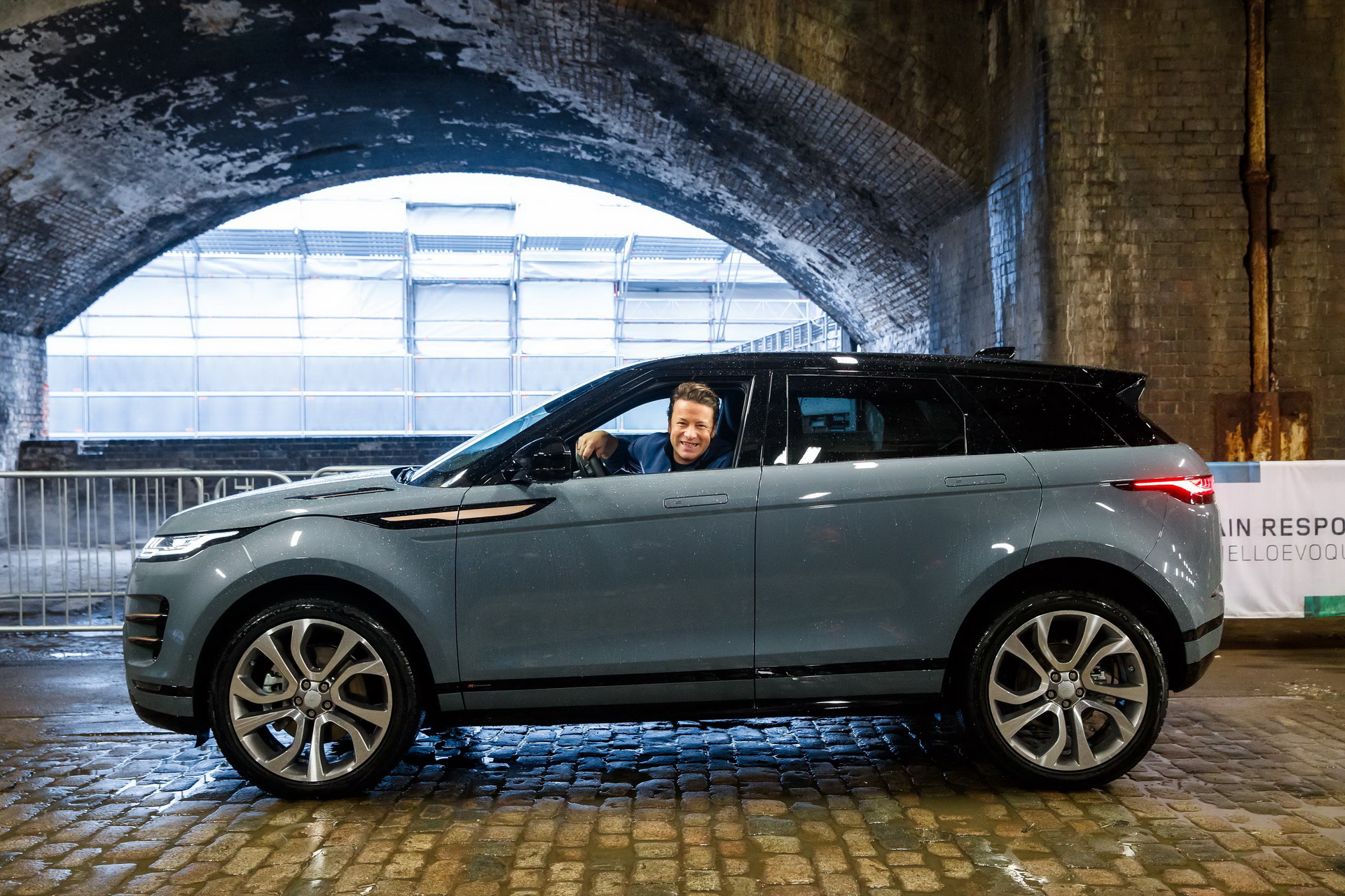range rover evoque jamie oliver london 4 All-New Range Rover Evoque Cruises Through London With Jamie Oliver Behind The Wheel
