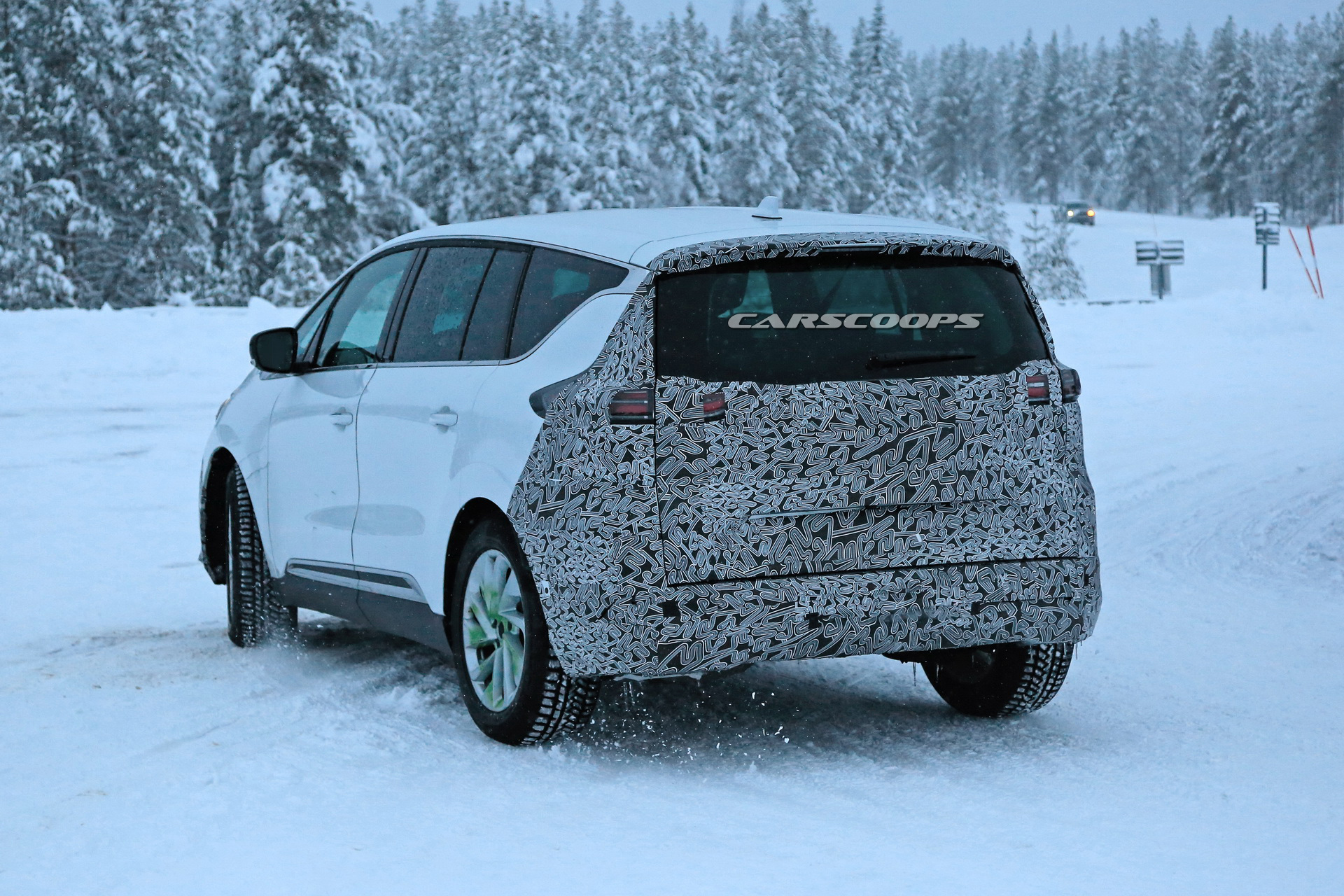 2020 renault espace facelift spy 7 Facelifted Renault Espace Spotted Near Arctic Circle