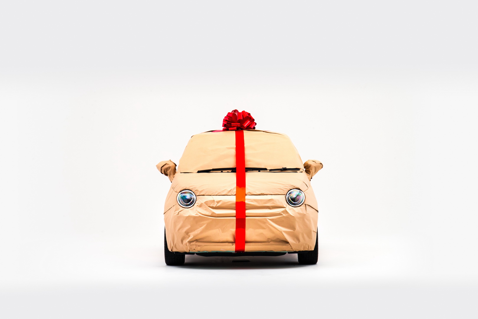 fiat 500 christmas eve emergency response team 1 Need Help With Christmas Presents? Fiat Will Wrap Them Up For You