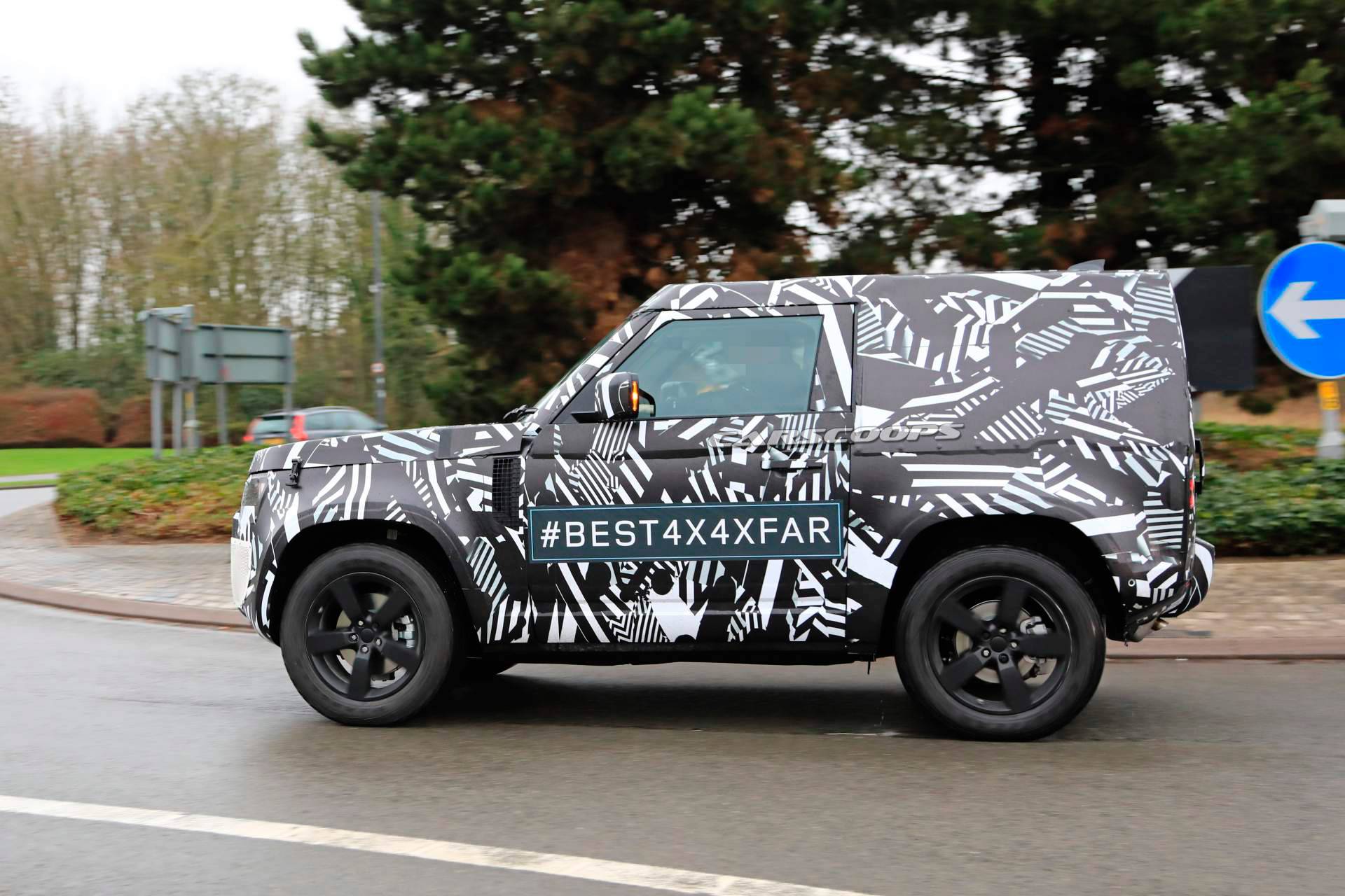 2020 Land Rover Defender 90 spy shots 8 2020 Land Rover Defender 90 With 3-Doors And SWB Will Be The Most Playful Of All