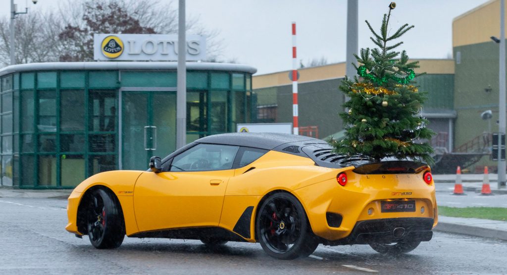 Sliding Around In An Angry Evora GT410 Is Lotus’ Way To Wish You Merry Driftmas