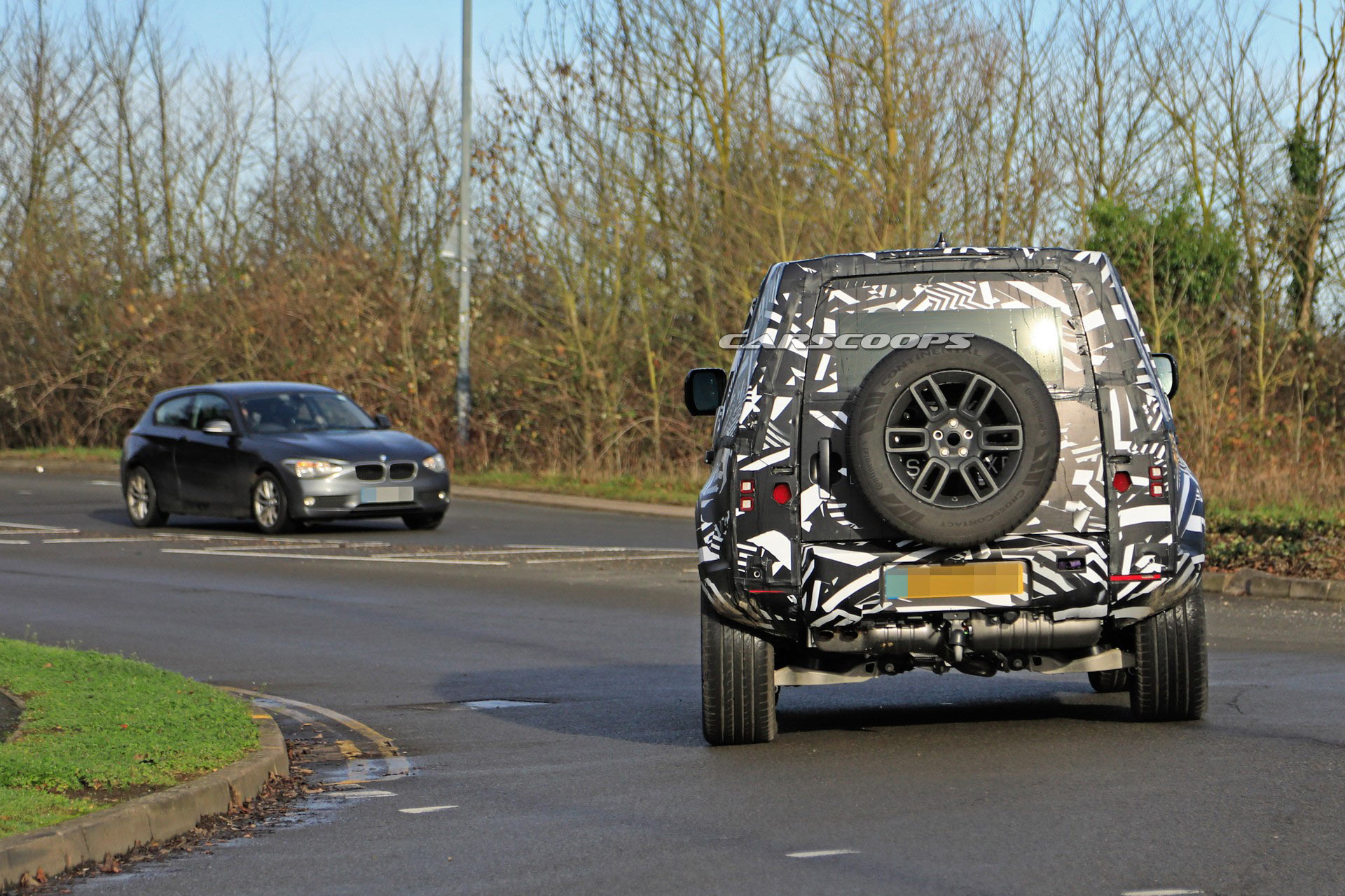 2020-Land-Rover-Defender-9 2020 Land Rover Defender Teased, Could Debut Next Year