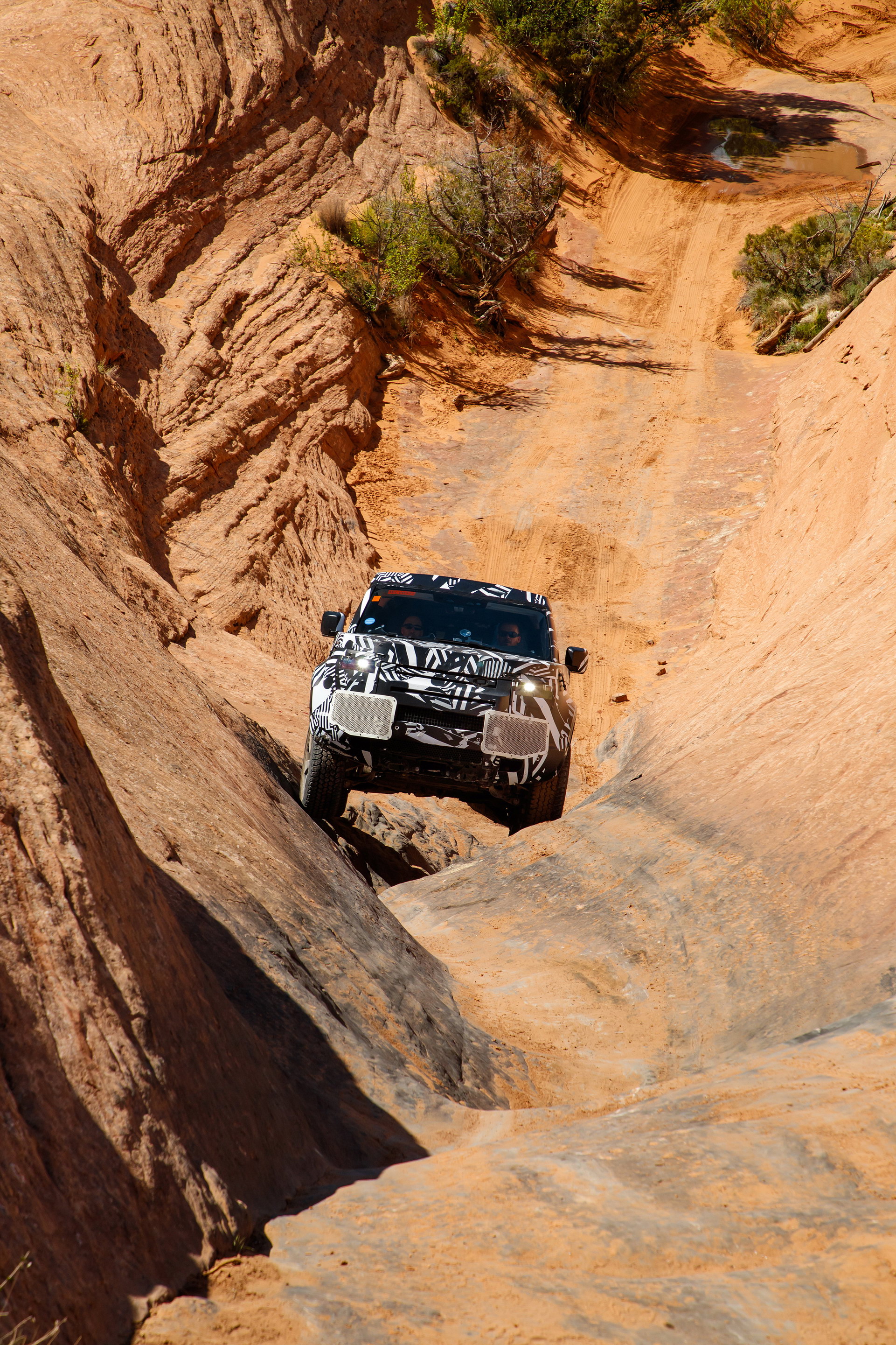 2020 Land Rover Defender Reborn As A Modern 4×4 With Advanced Tech