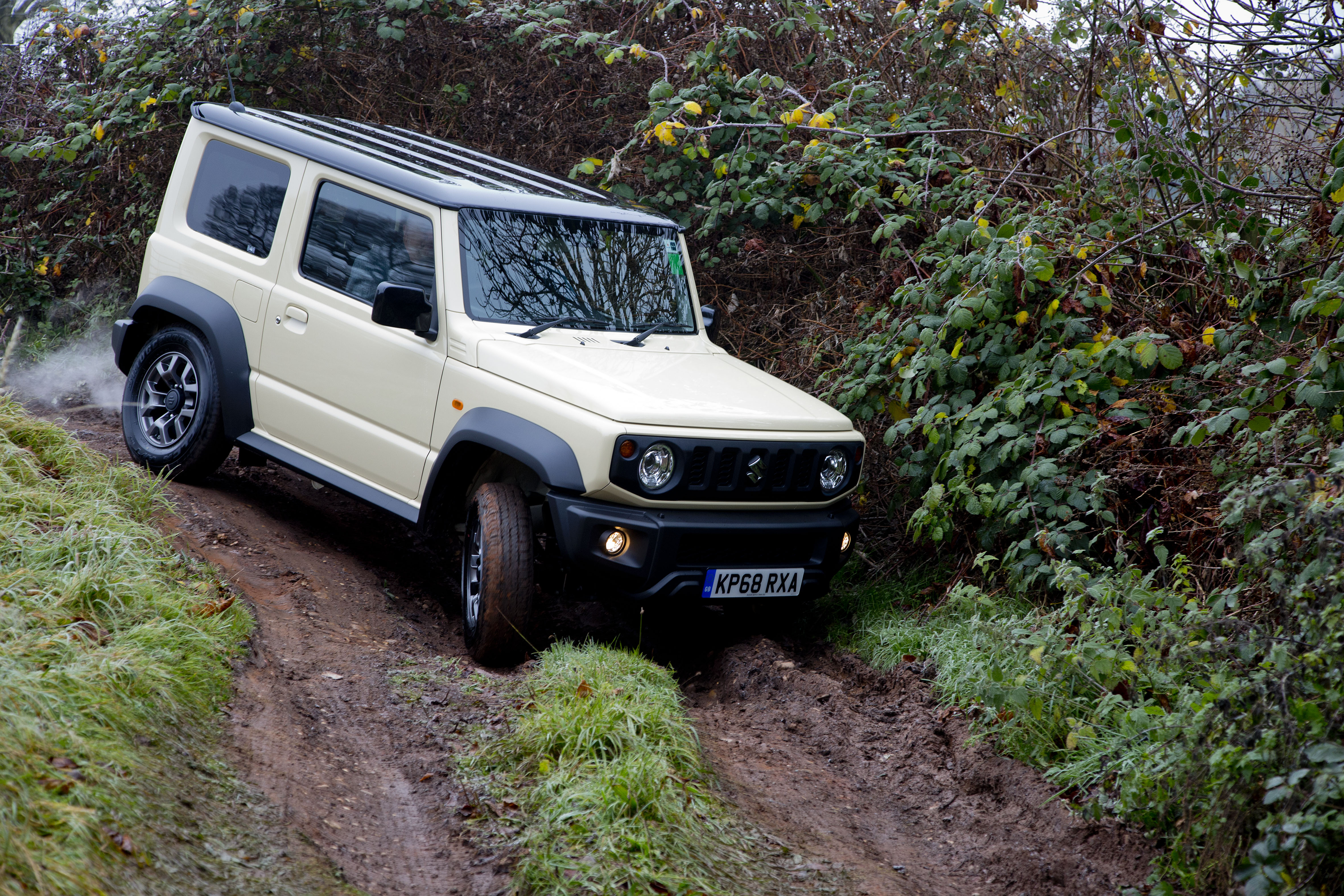 2019-Suzuki-Jimny-09 Suzuki Jimny’s Demand Is So Strong Some UK Dealers Have Stopped Taking Deposits