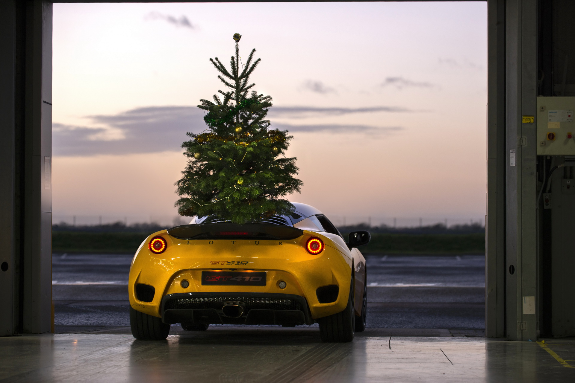 Lotus-Evora-Driftmas-04 Sliding Around In An Angry Evora GT410 Is Lotus’ Way To Wish You Merry Driftmas